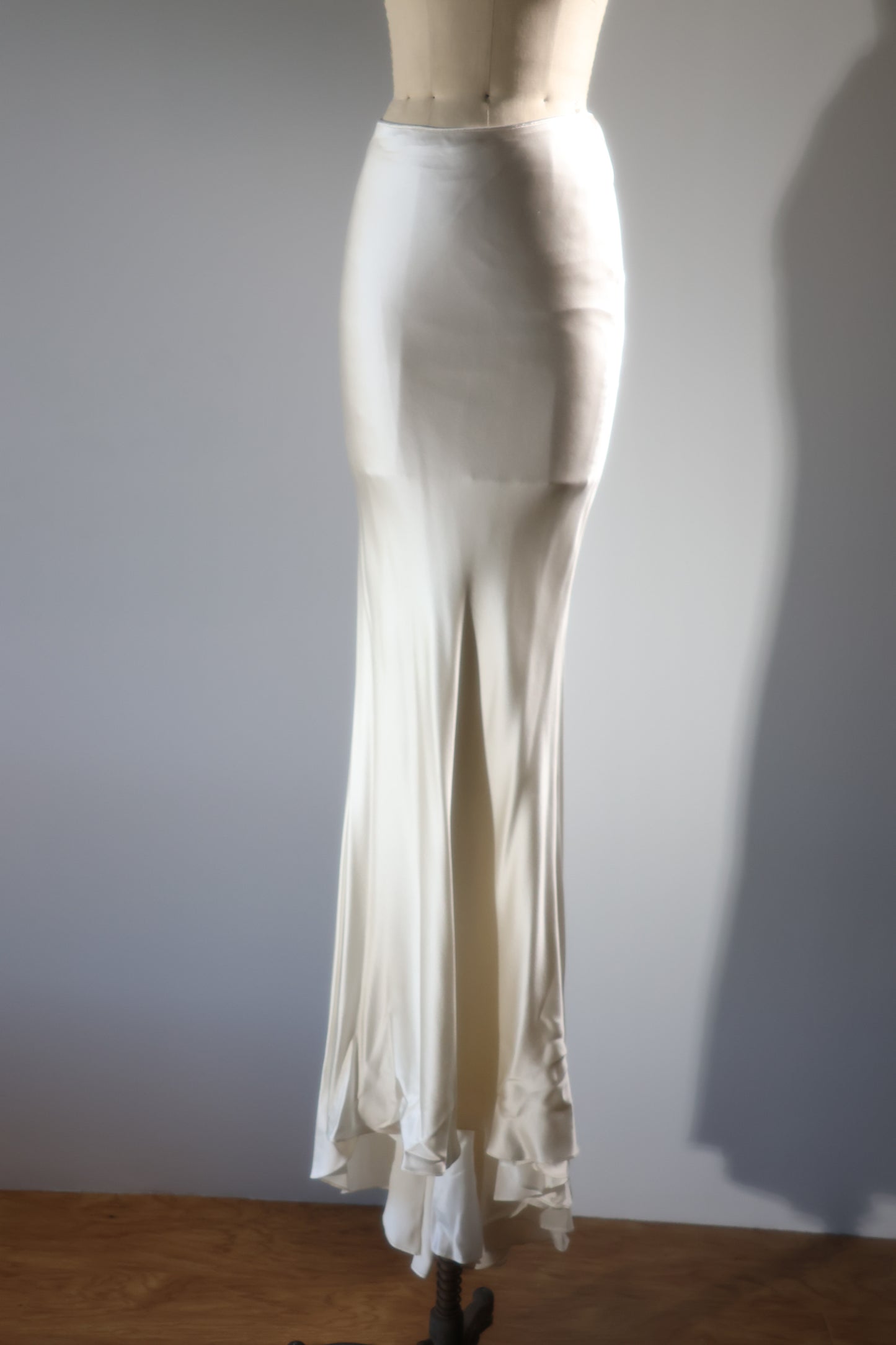 Eavis & Brown Vogue Bias Tail Skirt - Ivory