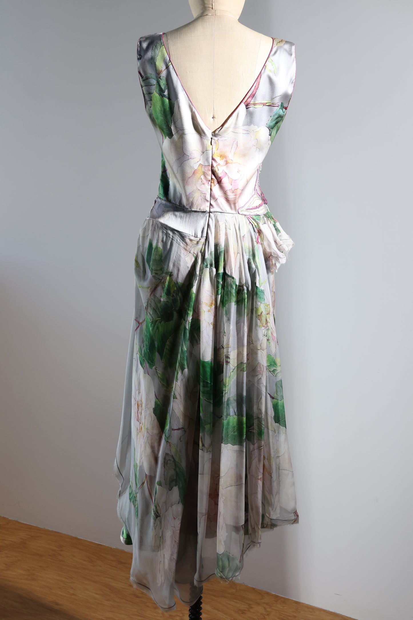 Foddis Gloss Short Dress Satin / Chiffon - Roses on Grey
