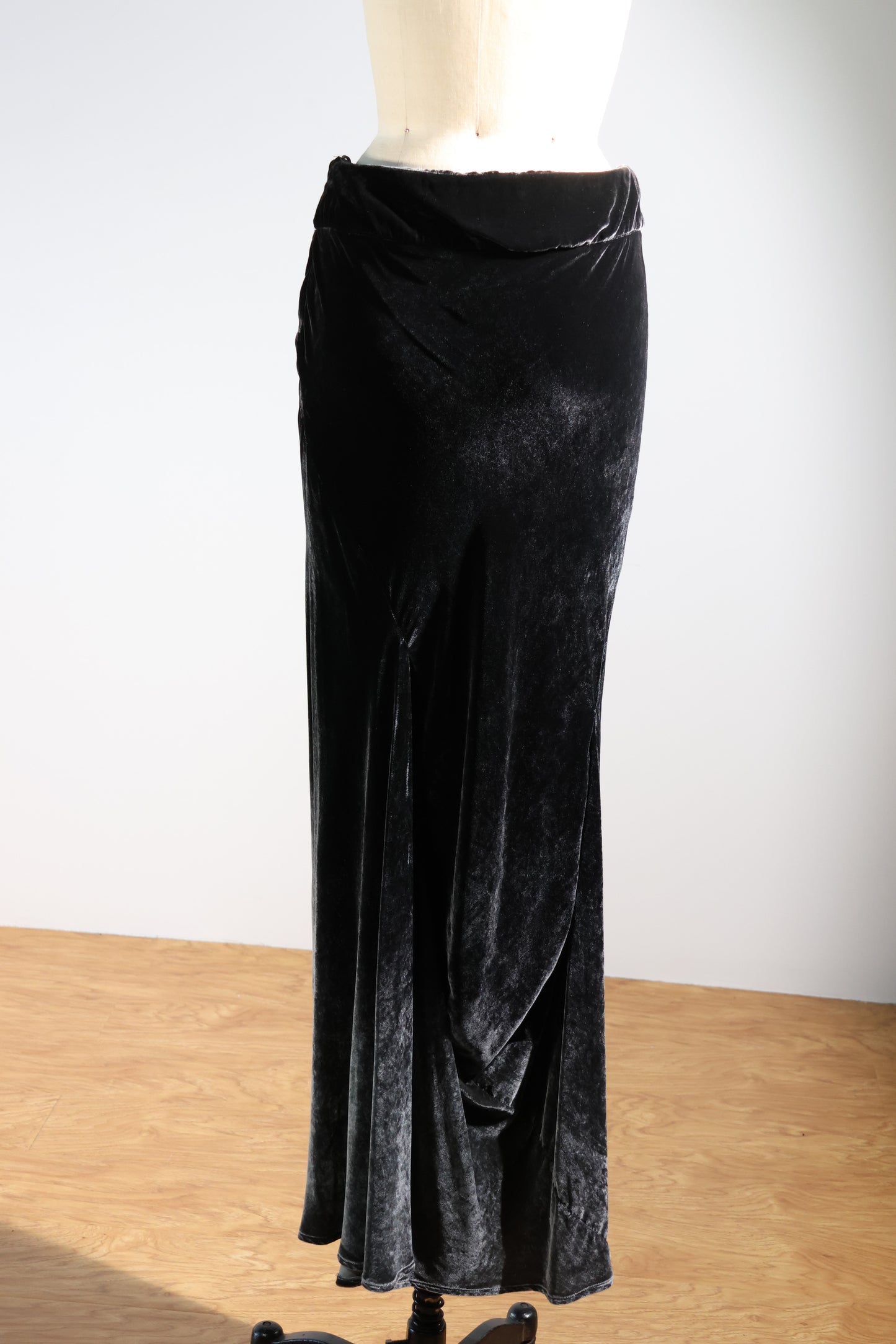 Masnada LDS Long Velvet Skirt - Black Shadow