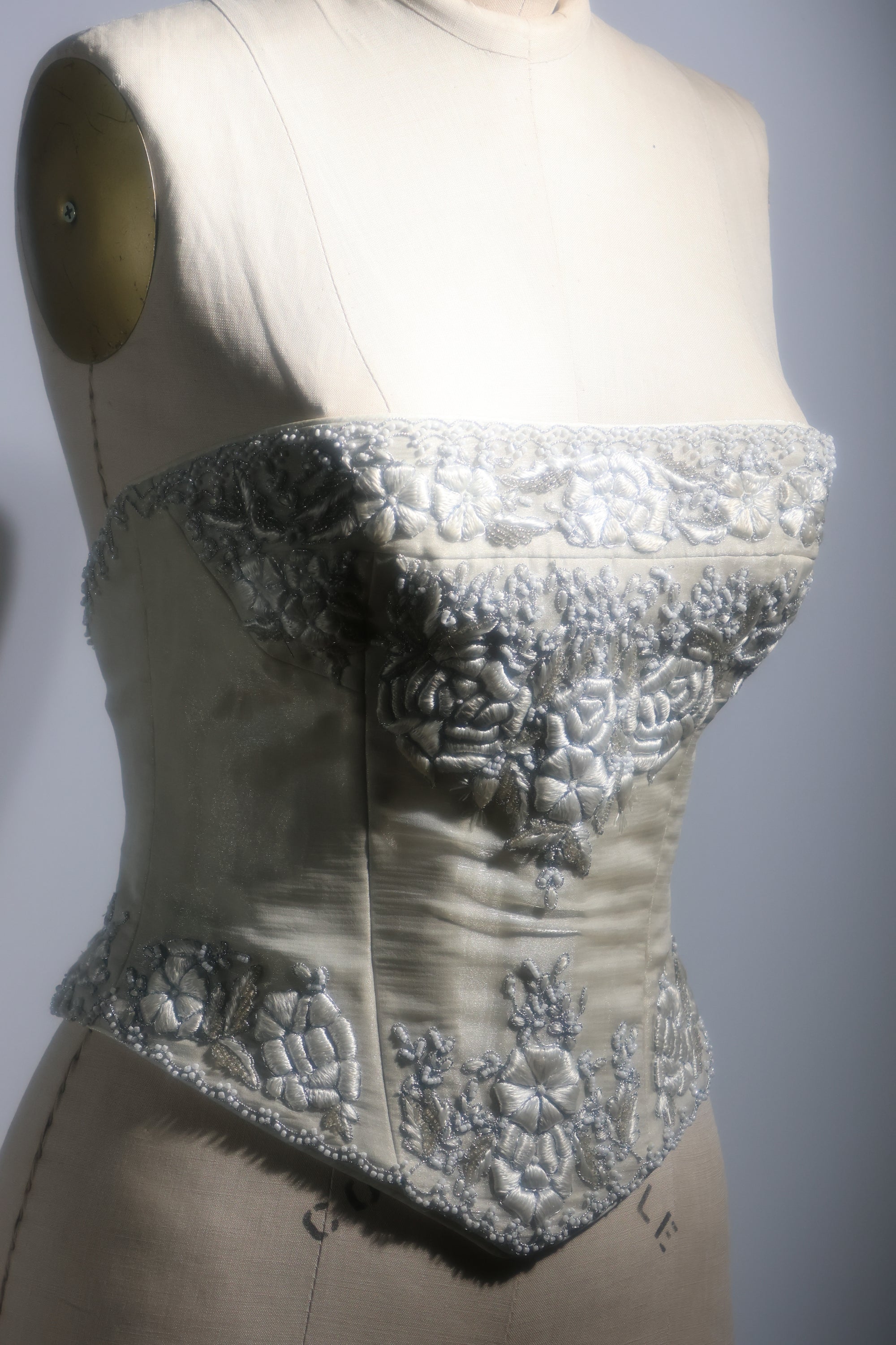 LES HABITUDES Corset TP40 — Ivory / Chantilly White