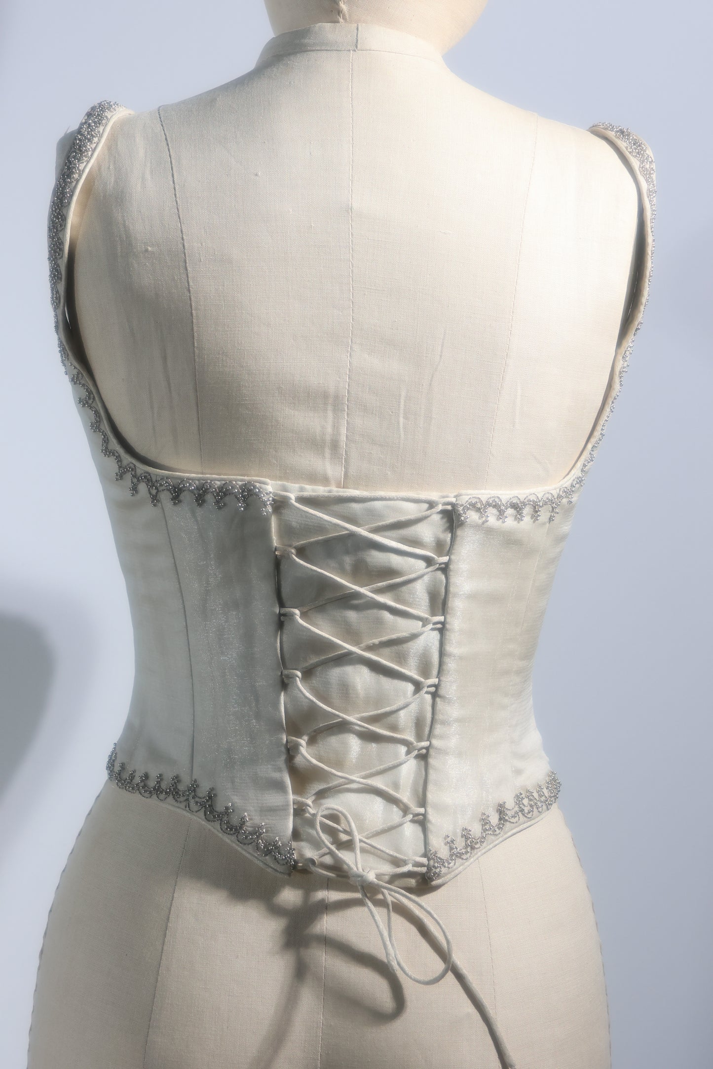 Eavis & Brown Corset TP92 Ivory Changeant Plain Bouquet Strap