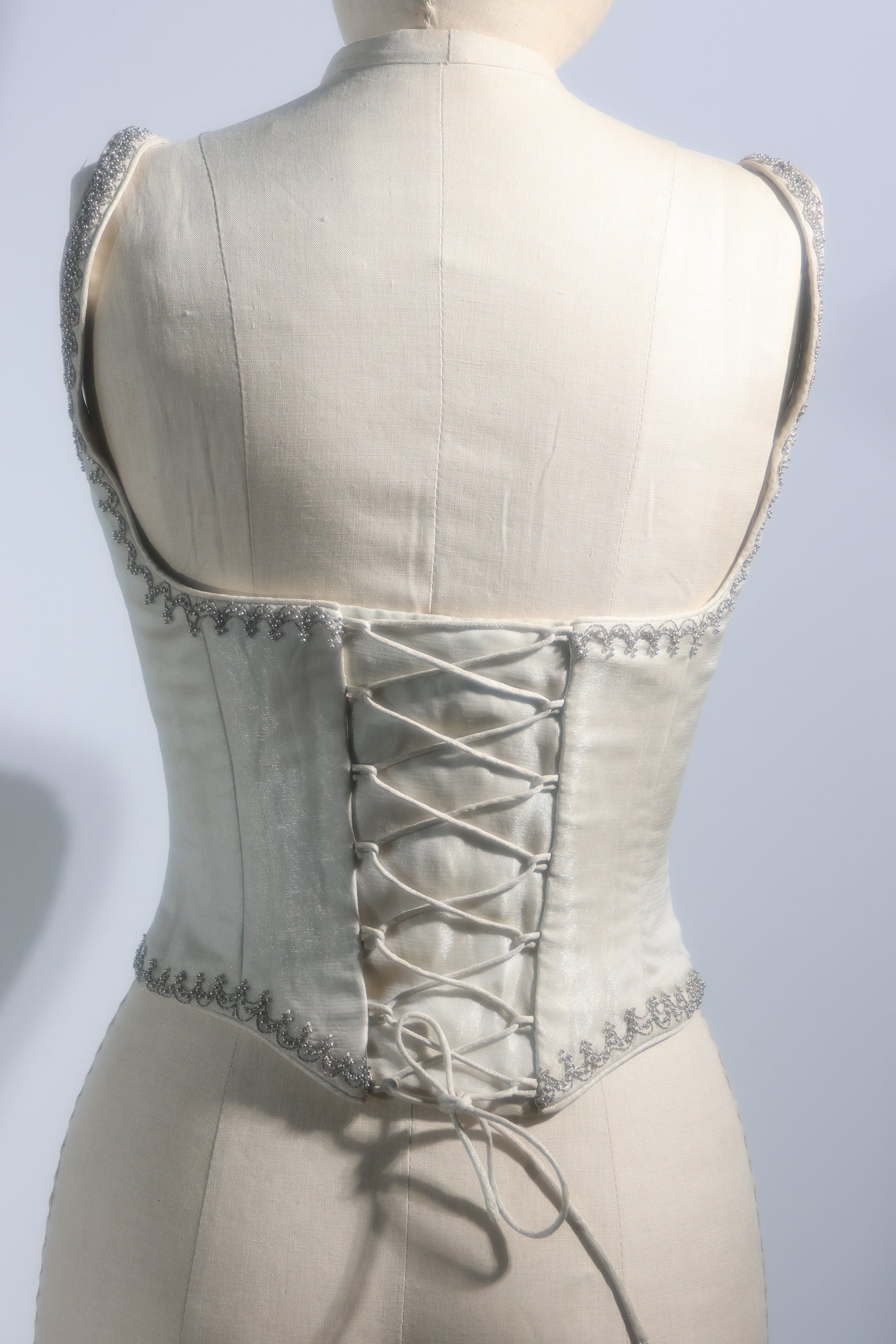 LES HABITUDES Corset TP92 — Ivory Changeant / Bouquet Strap