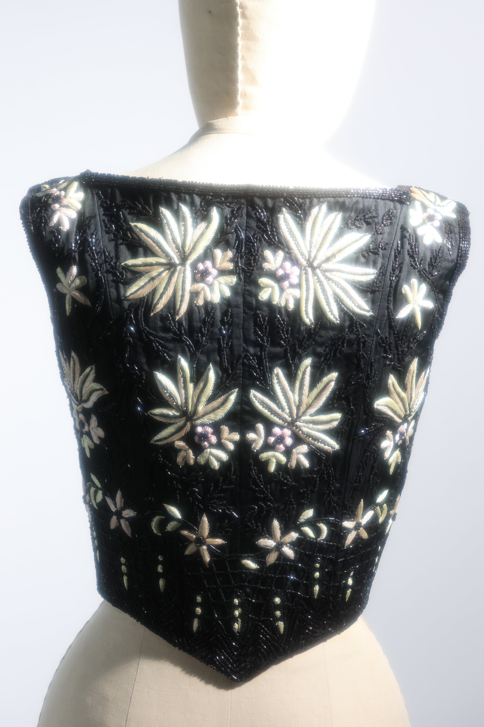LES HABITUDES Corset TP16 — Black Floral Ward
