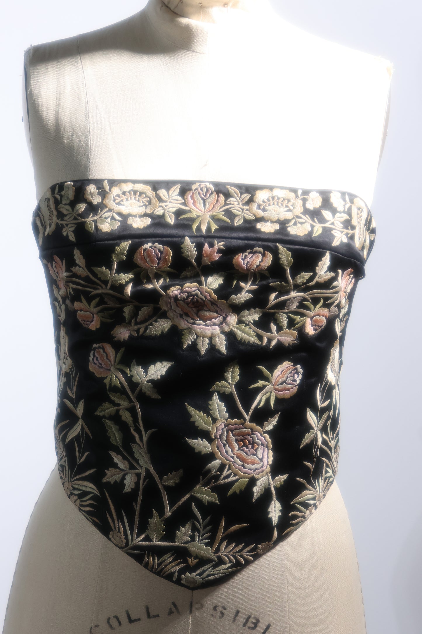 Eavis & Brown Corset - Black / Multicolor Floral Embroidered