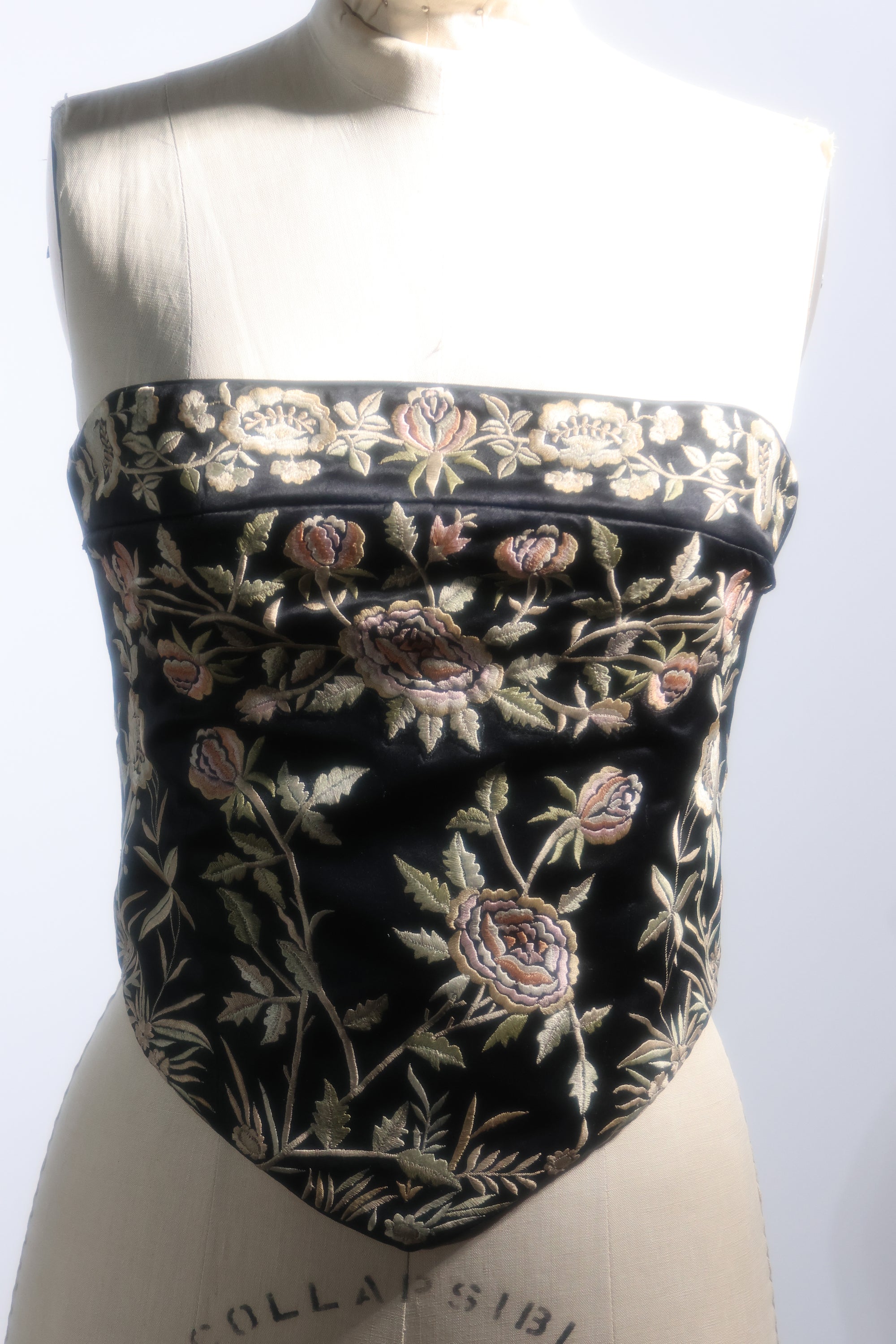 LES HABITUDES Corset — Black / Multicolor Floral