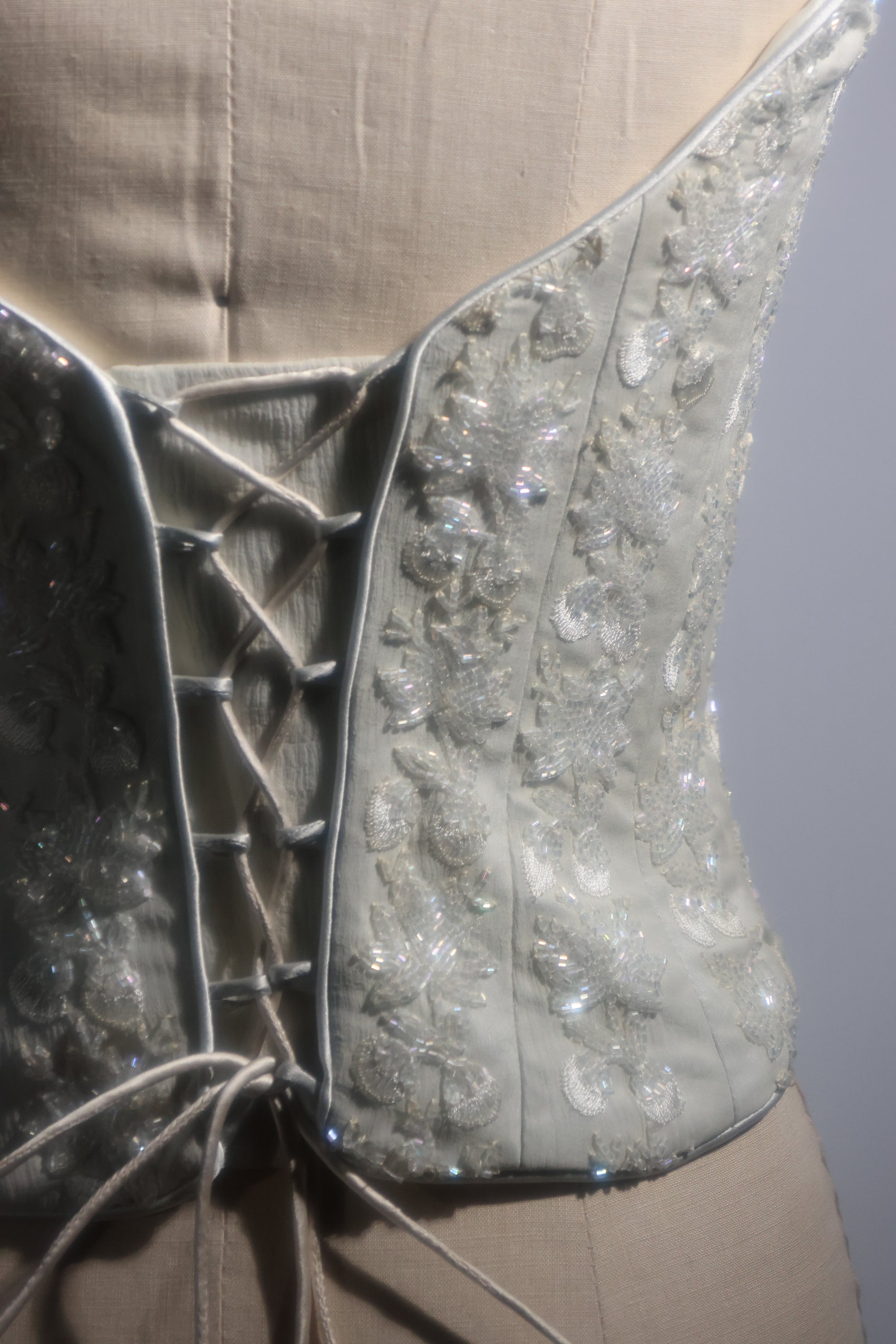 LES HABITUDES Corset — White Floral Embroidery