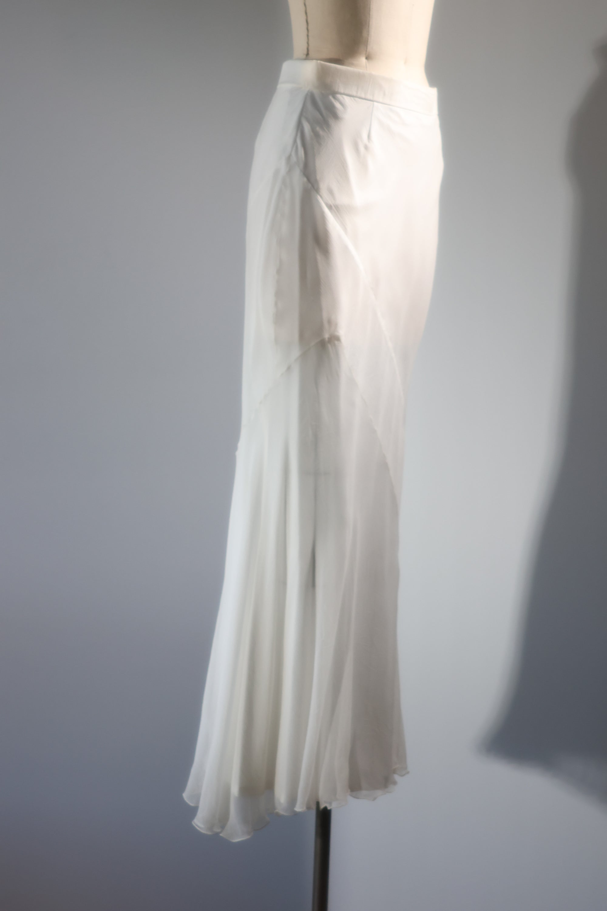 LES HABITUDES Diagonal Sheer Skirt