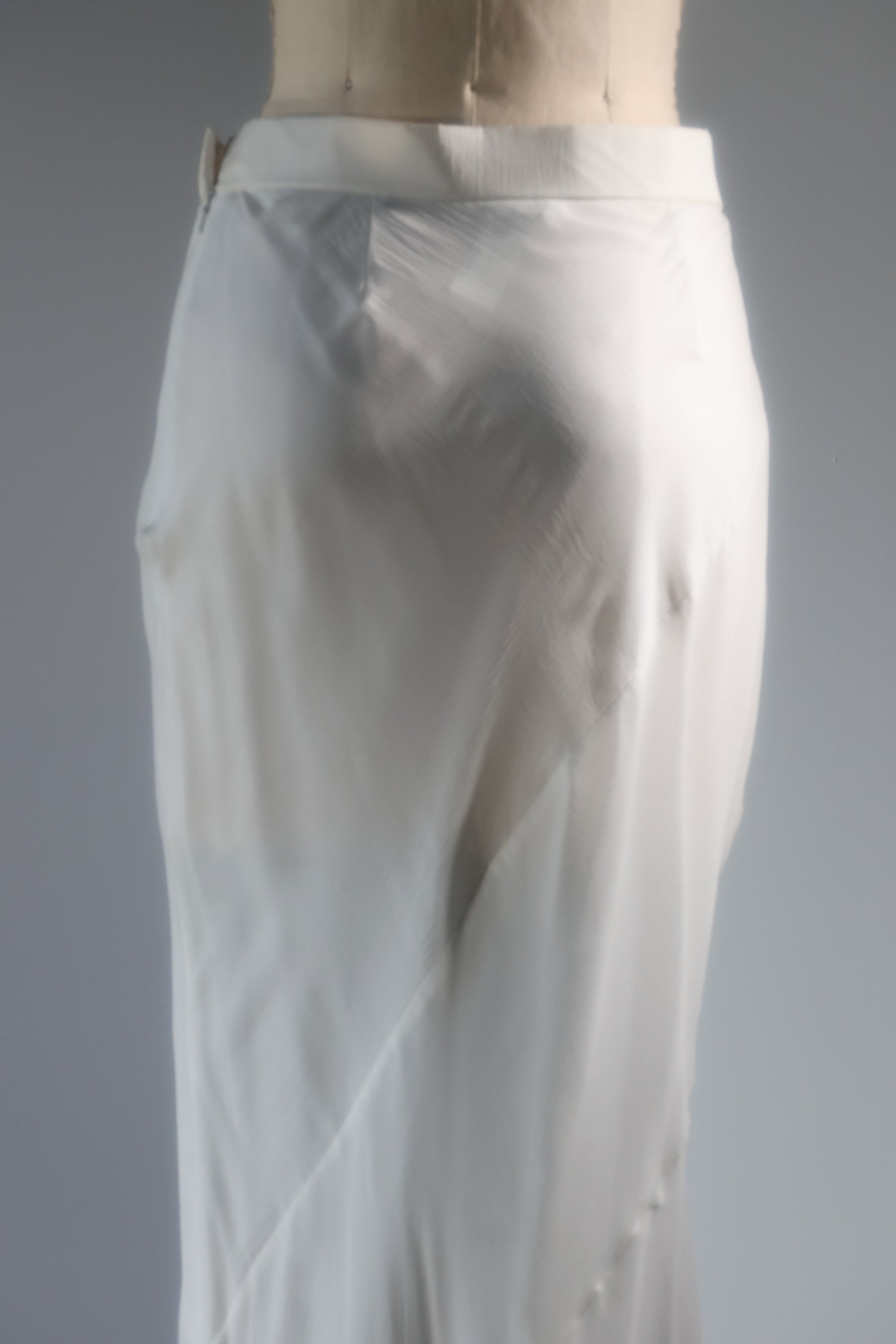 LES HABITUDES Diagonal Sheer Skirt