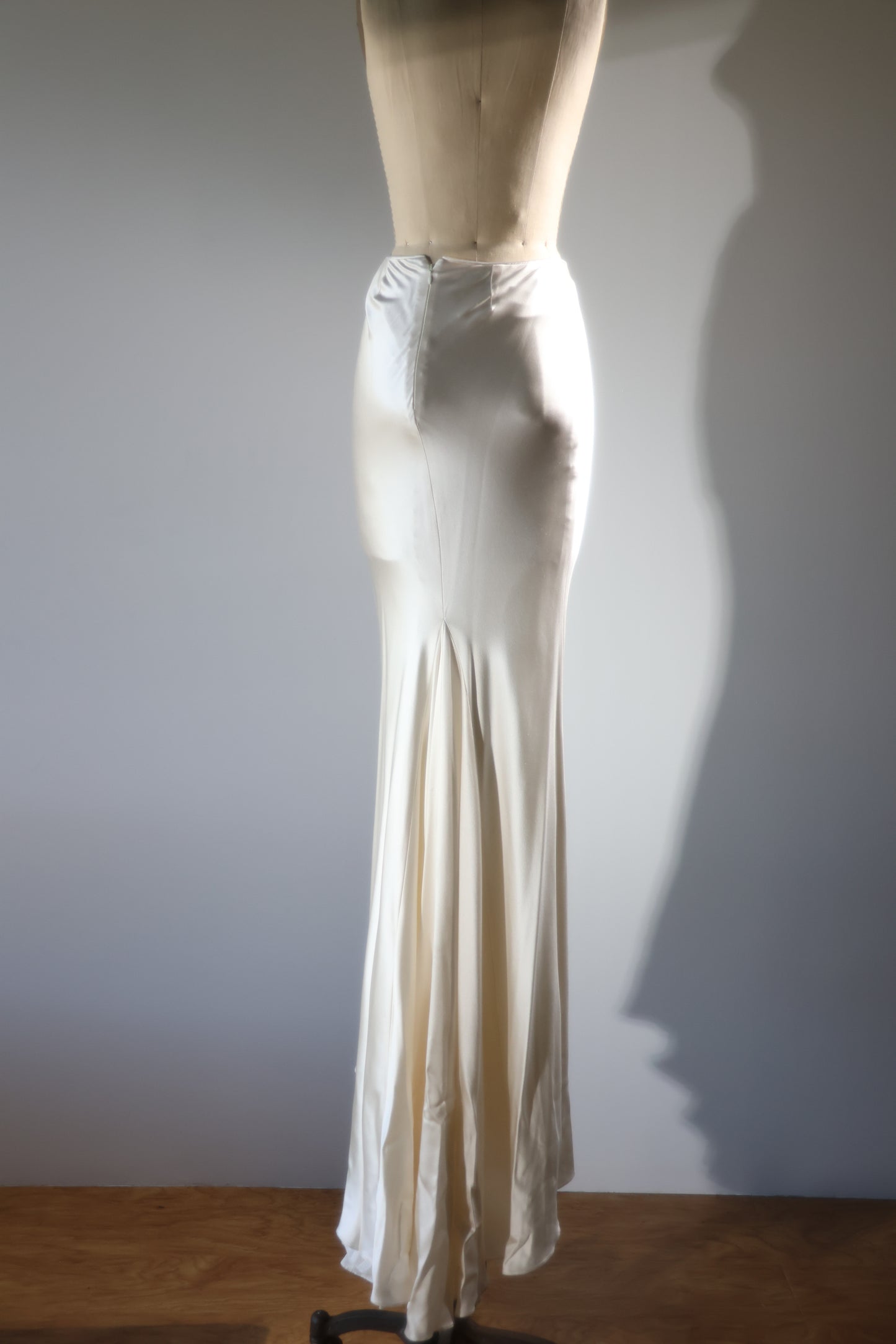 Eavis & Brown Vogue Bias Tail Skirt - Ivory