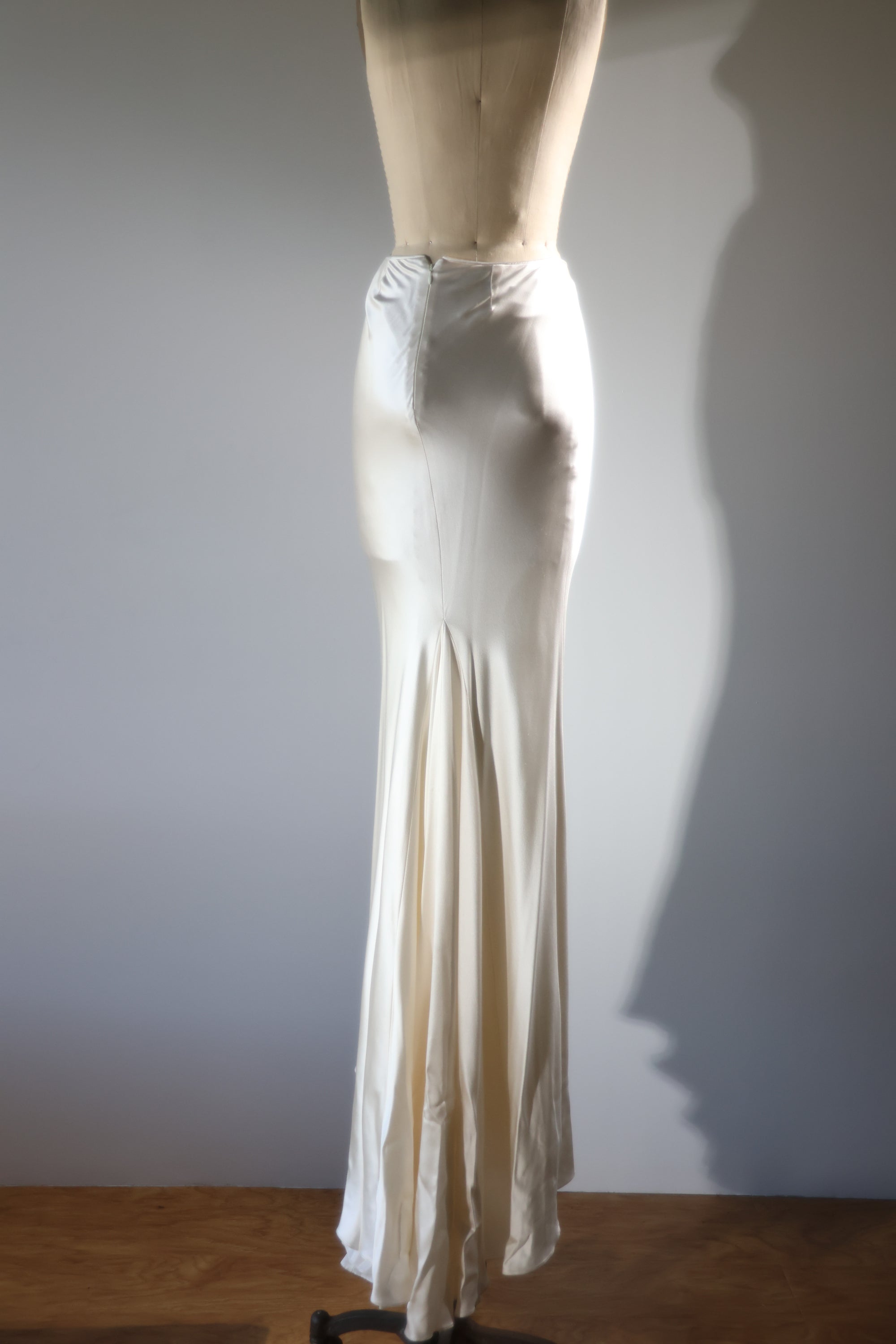 LES HABITUDES Vogue Bias Tail Skirt — Ivory