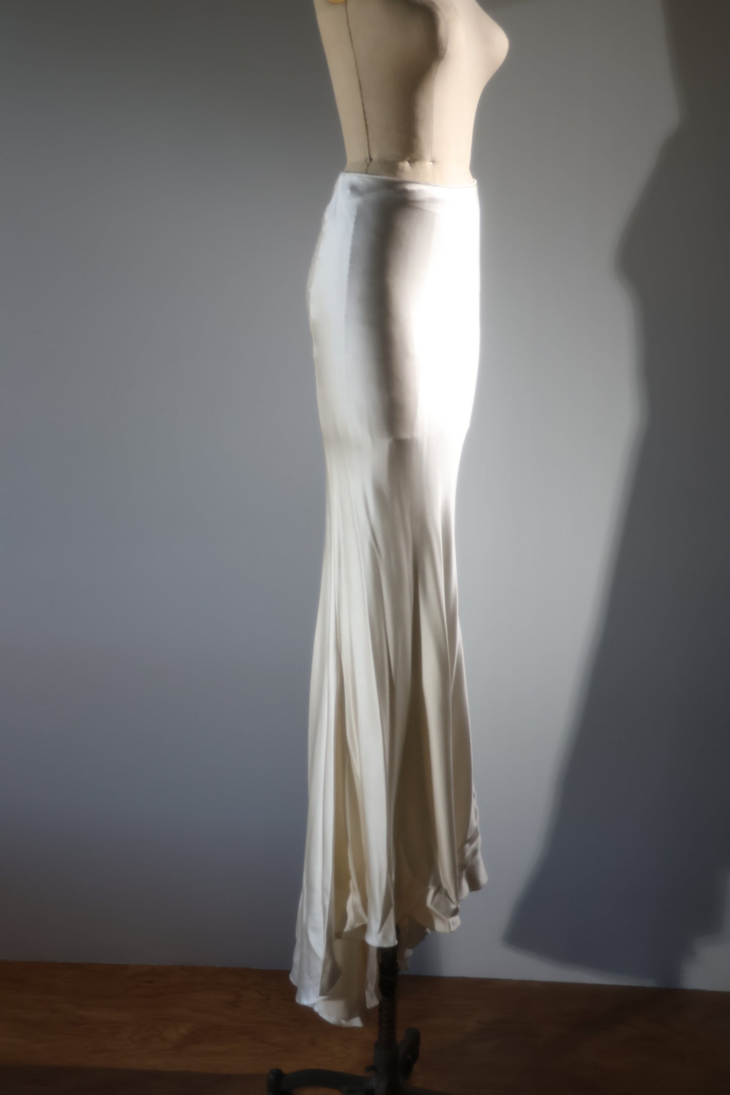 Eavis & Brown Vogue Bias Tail Skirt - Ivory