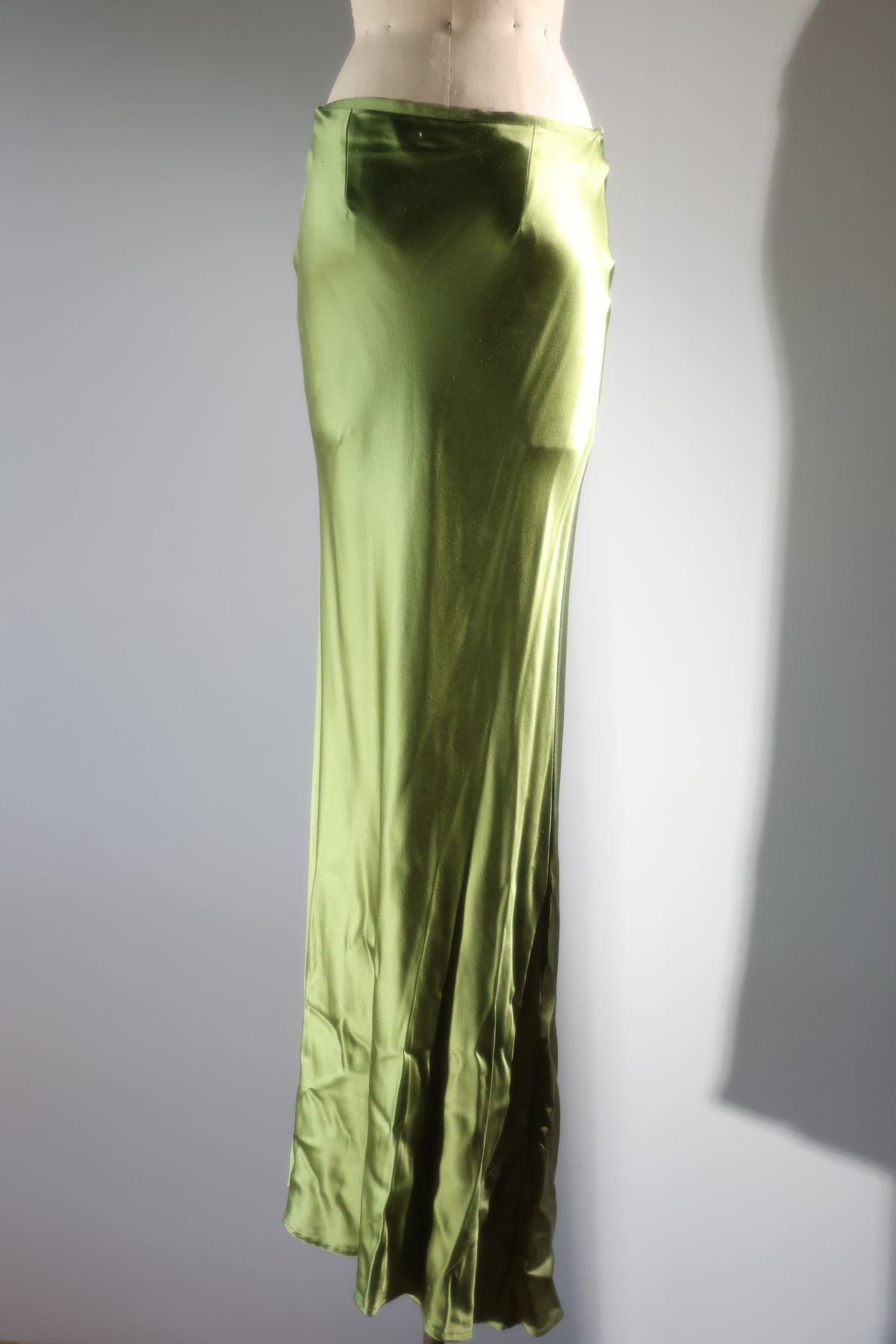 LES HABITUDES Silk Skirt — Green