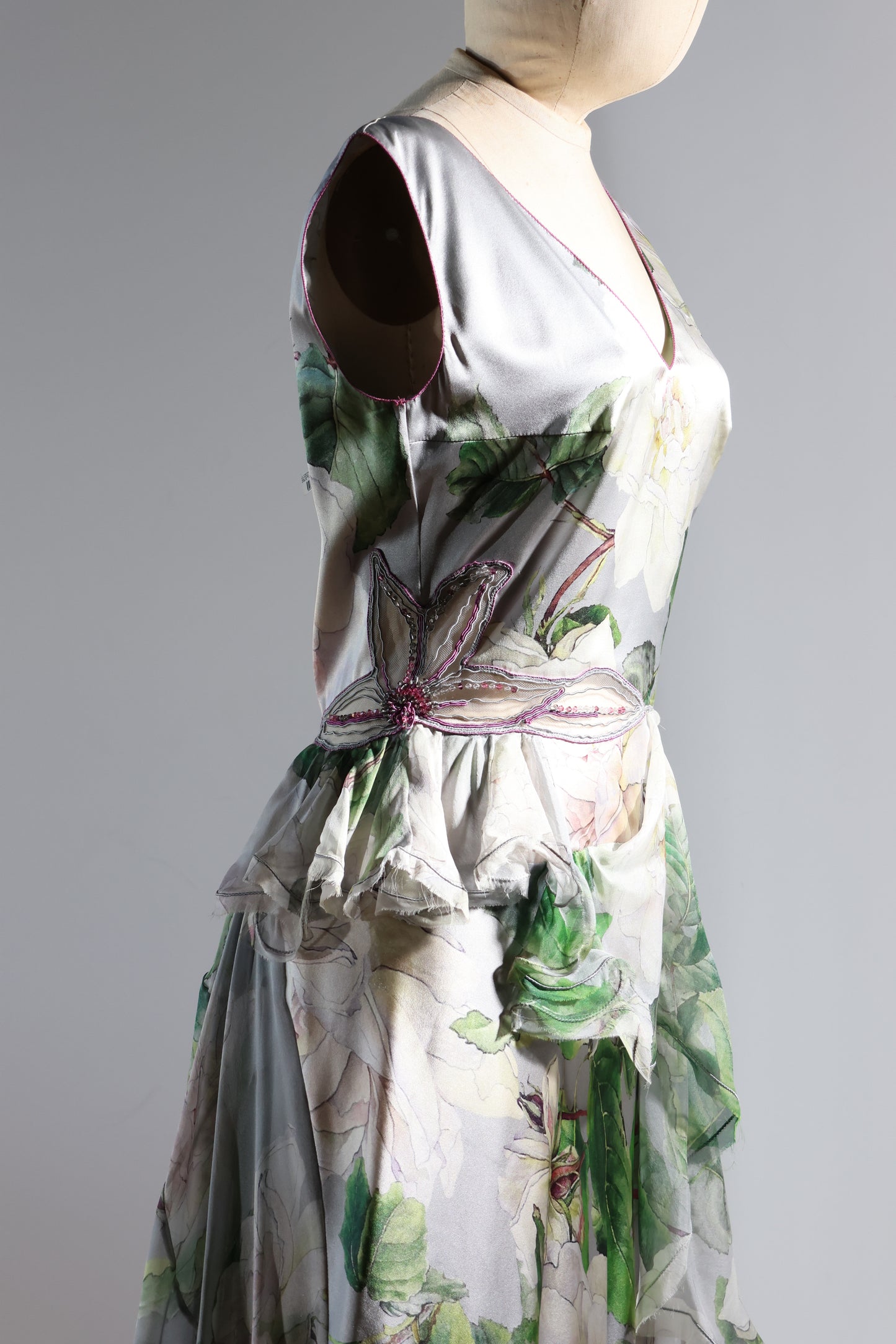 Foddis Gloss Short Dress Satin / Chiffon - Roses on Grey