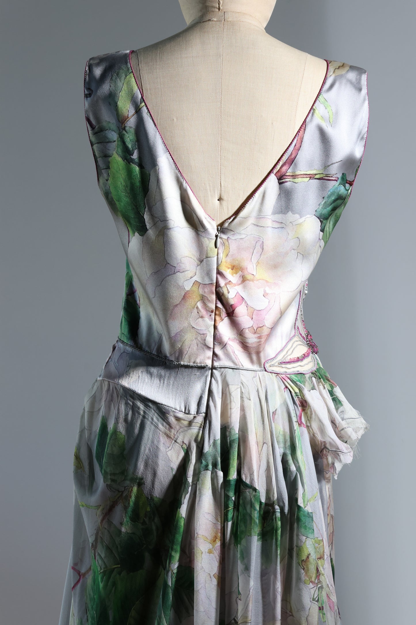 Foddis Gloss Short Dress Satin / Chiffon - Roses on Grey