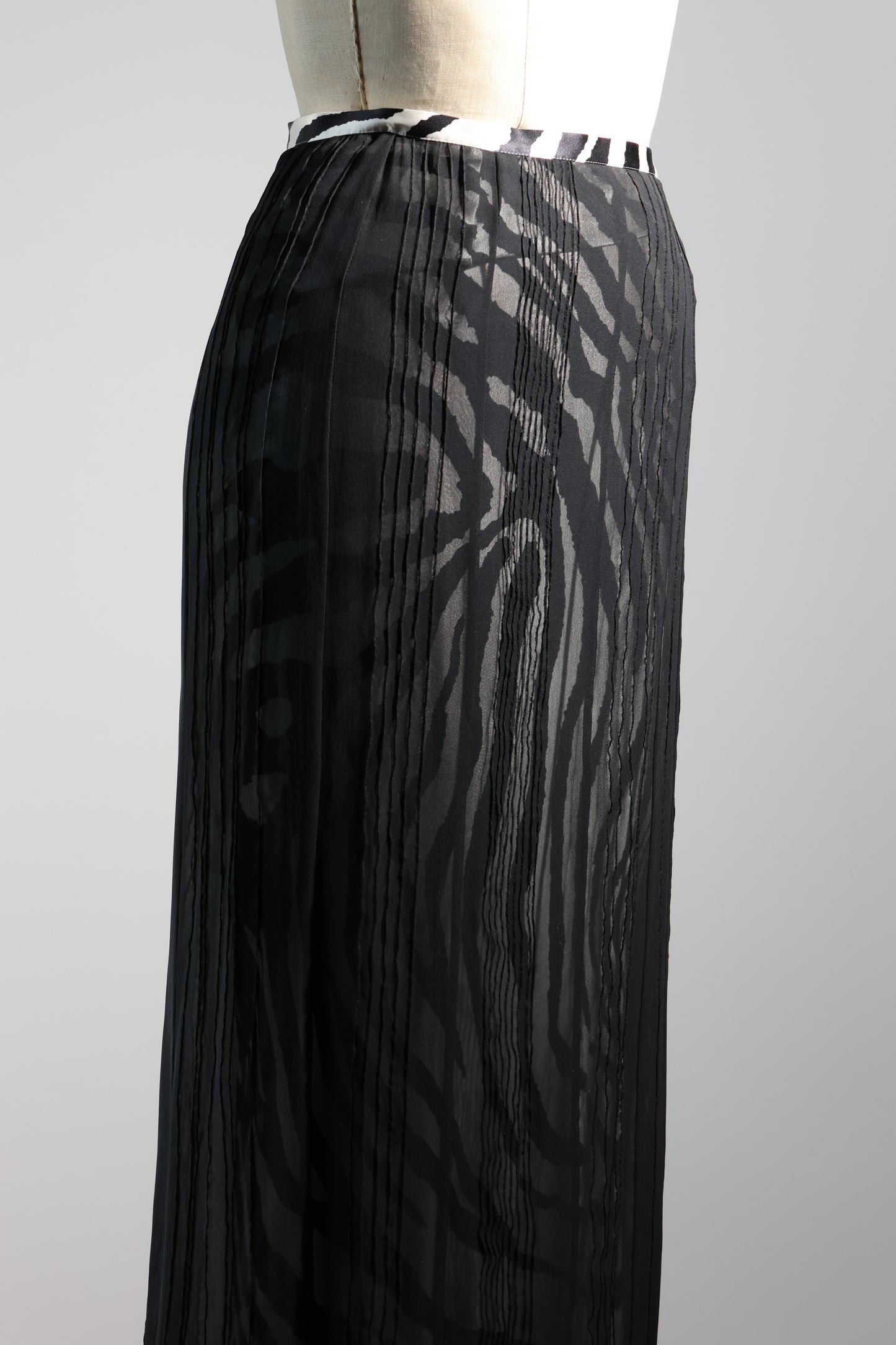 Foddis Hip Long Skirt Georgette/Satin - Black/Zebra Print