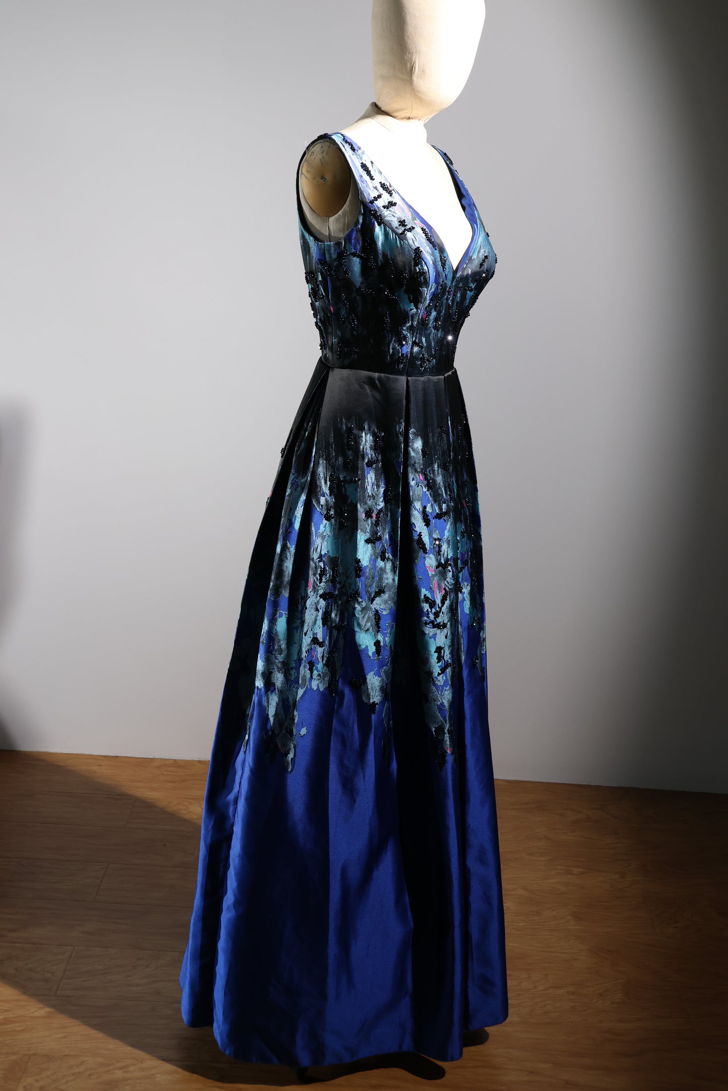 Gatti Nolli Long V Neck Gown - Blue