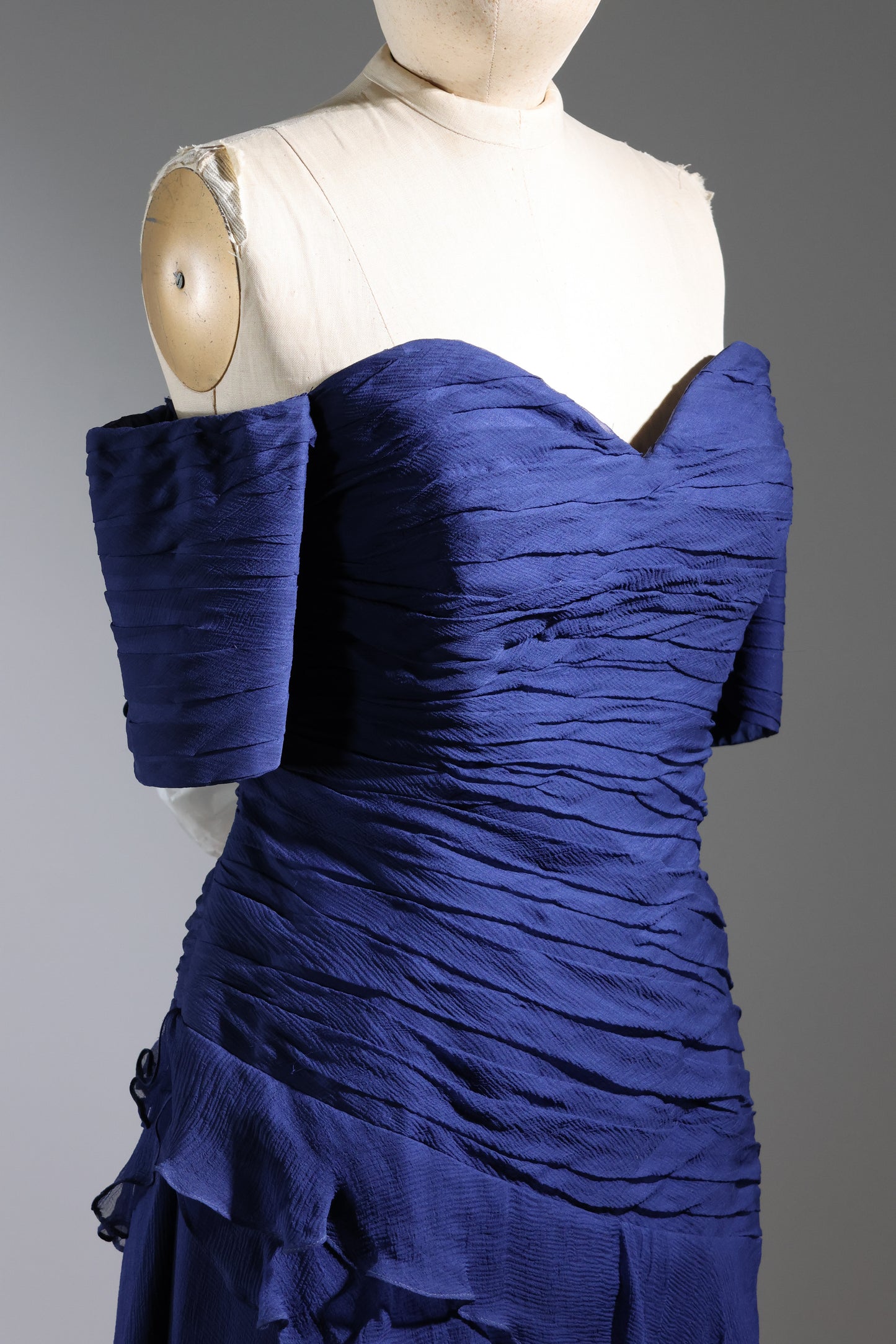 Les Habitudes Royal Sweet Heart Necklince - Navy