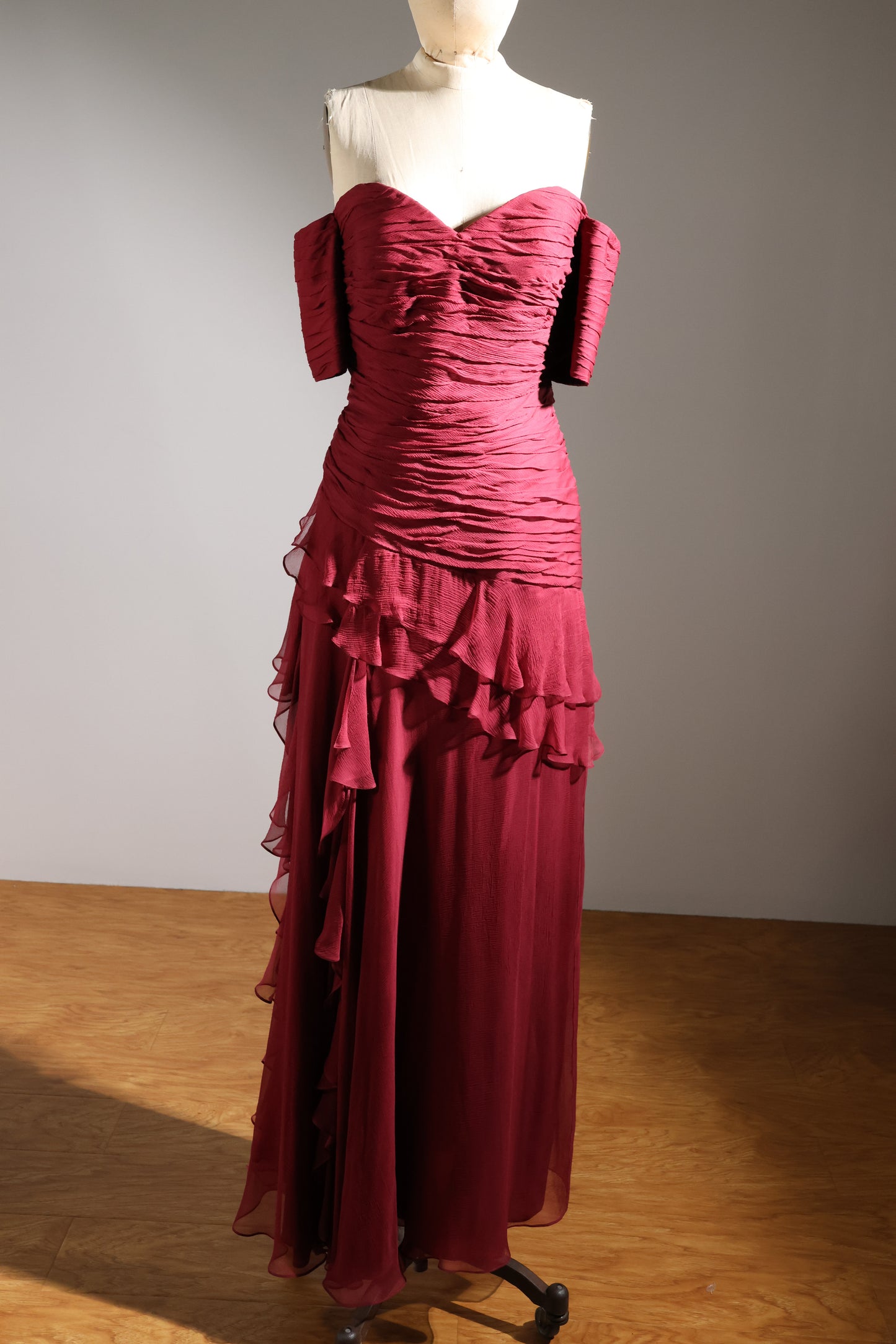 Les Habituudes Royal Sweet Heart Neckline - Burgundy