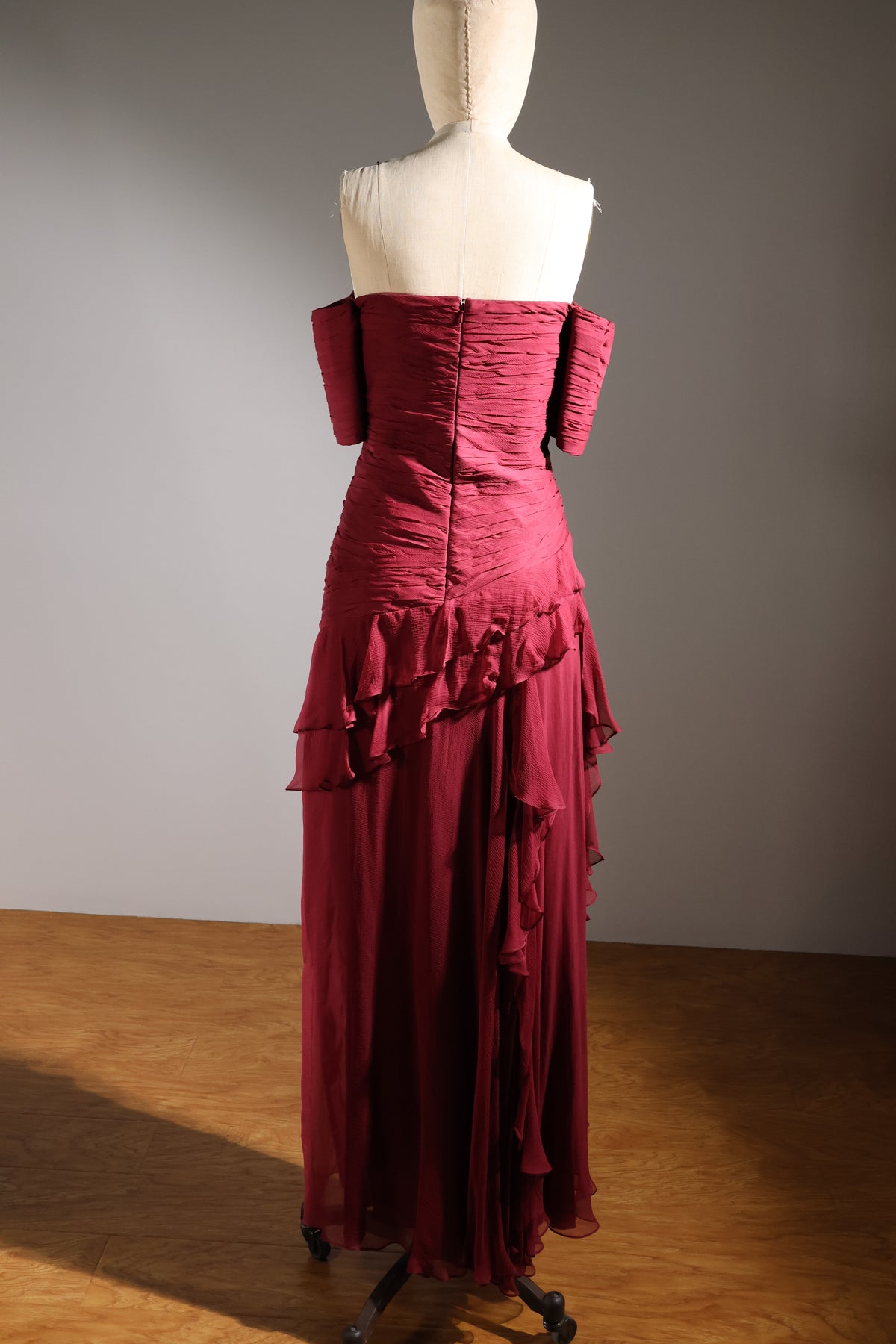 LES HABITUDES Royal Sweetheart Neckline Dress — Burgundy