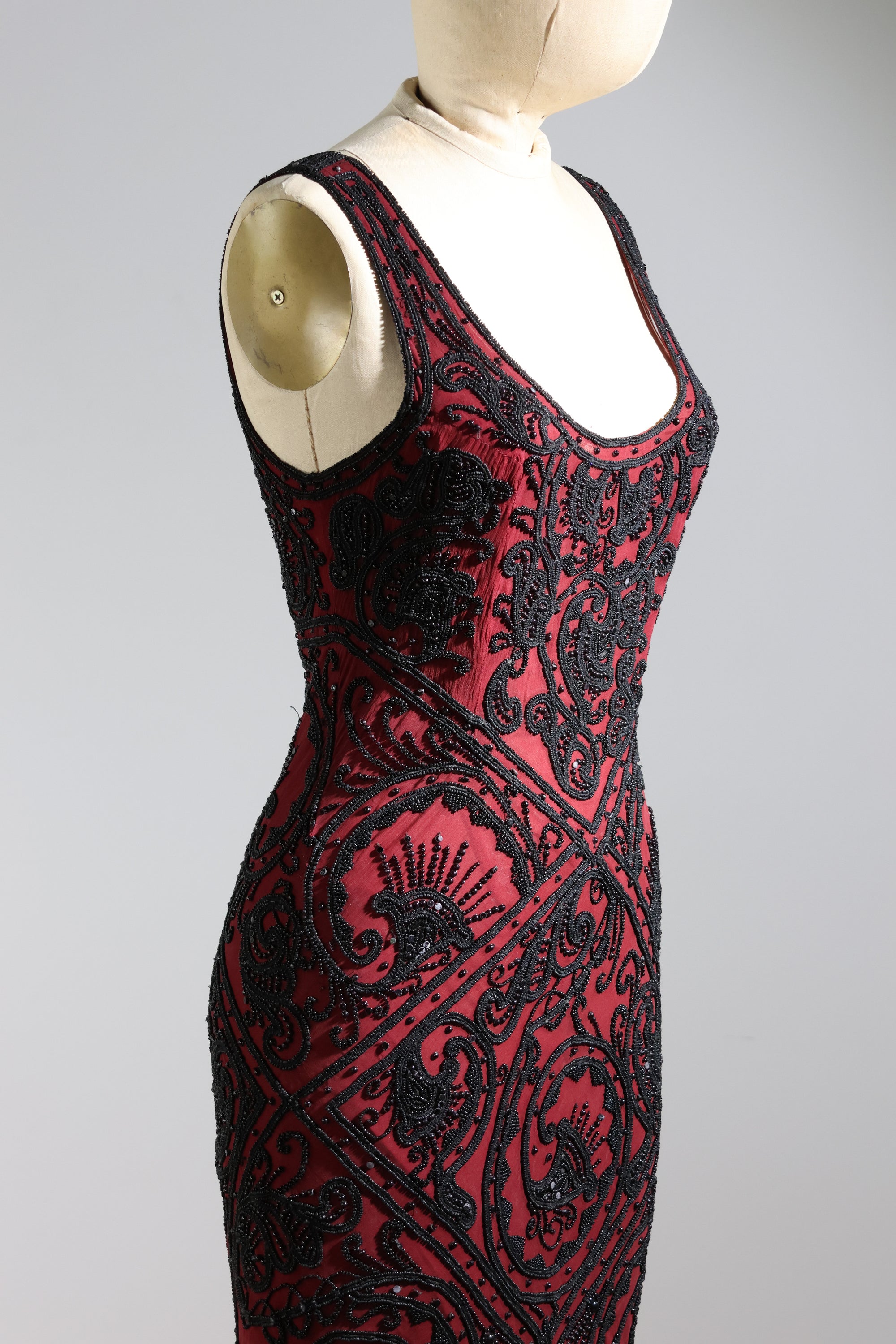 LES HABITUDES Beaded Dress 5L — Burgundy / Black