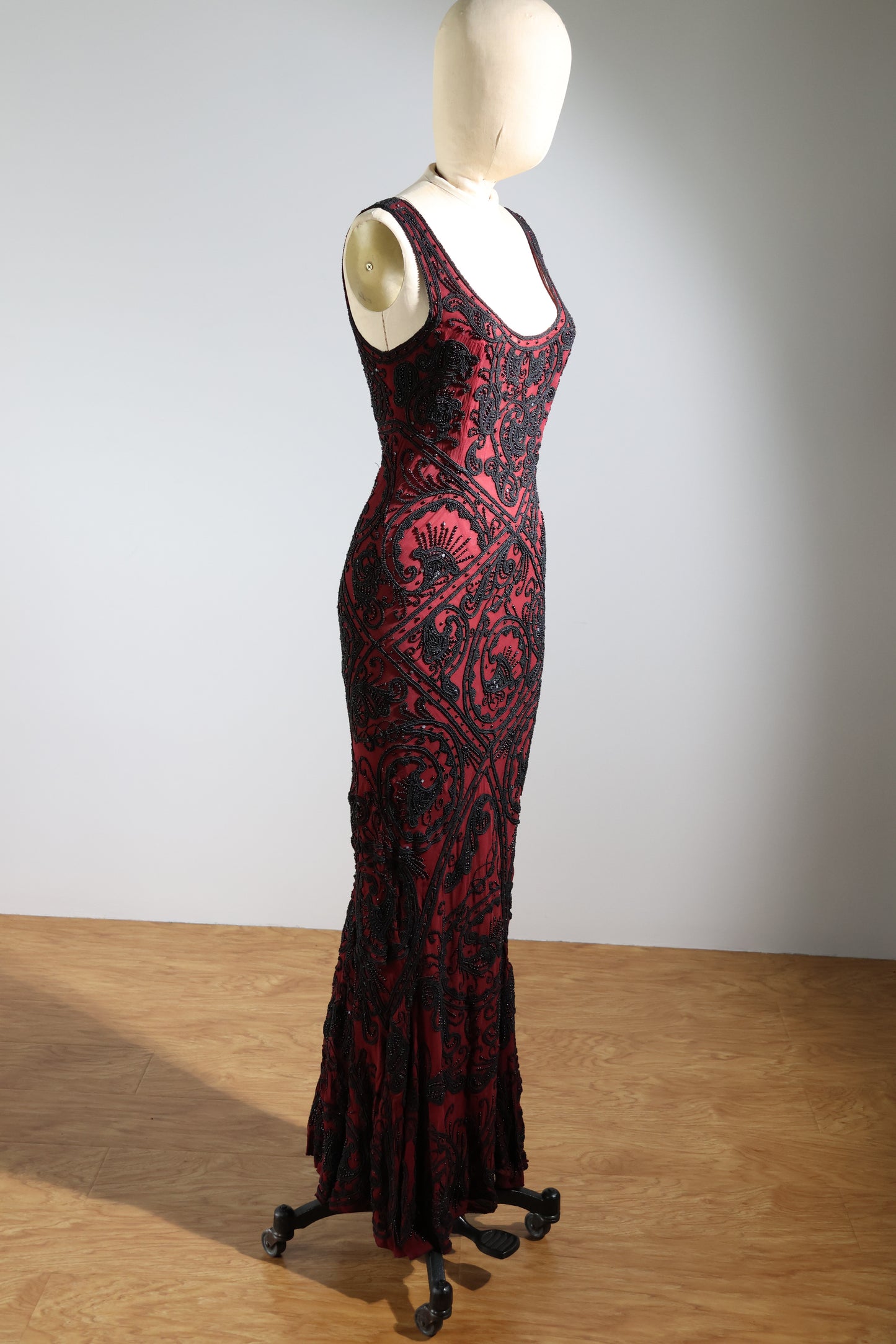 Eavis & Brown Beaded Dress 5L - Burgundy / Black