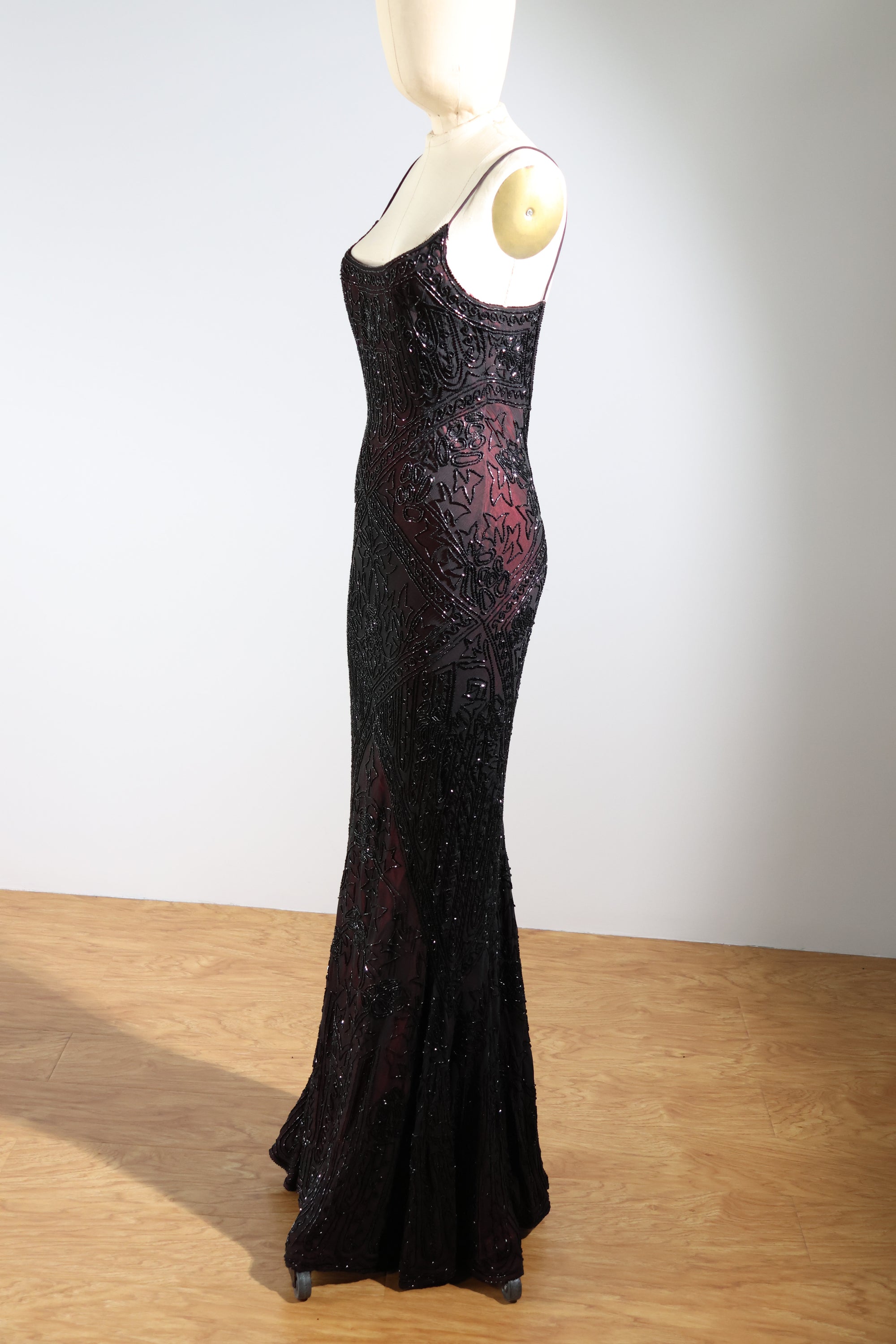 LES HABITUDES Trellis Long Dress 71 — Black / Burgundy