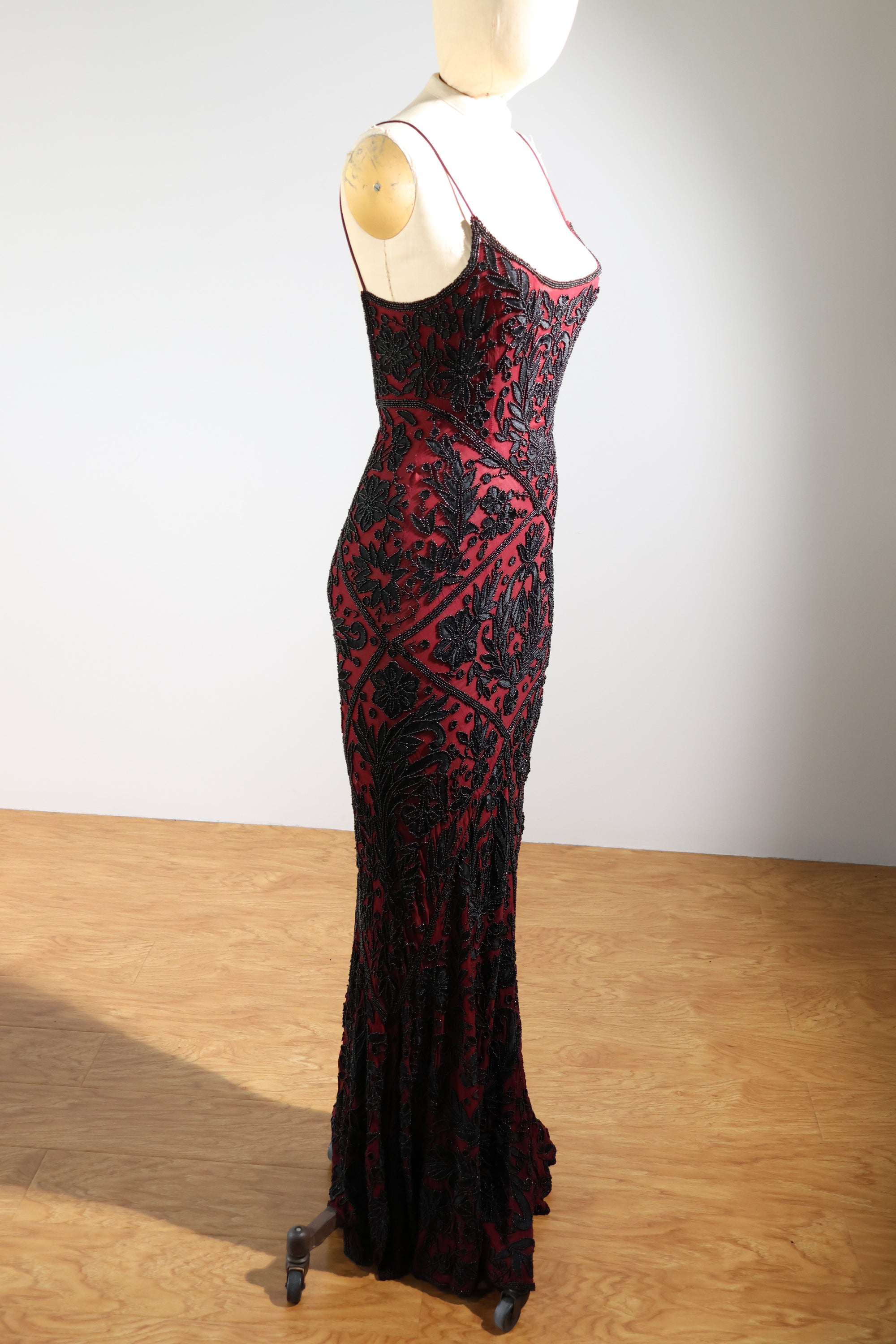 LES HABITUDES Daryl Regency Dress 67 — Burgundy / Black