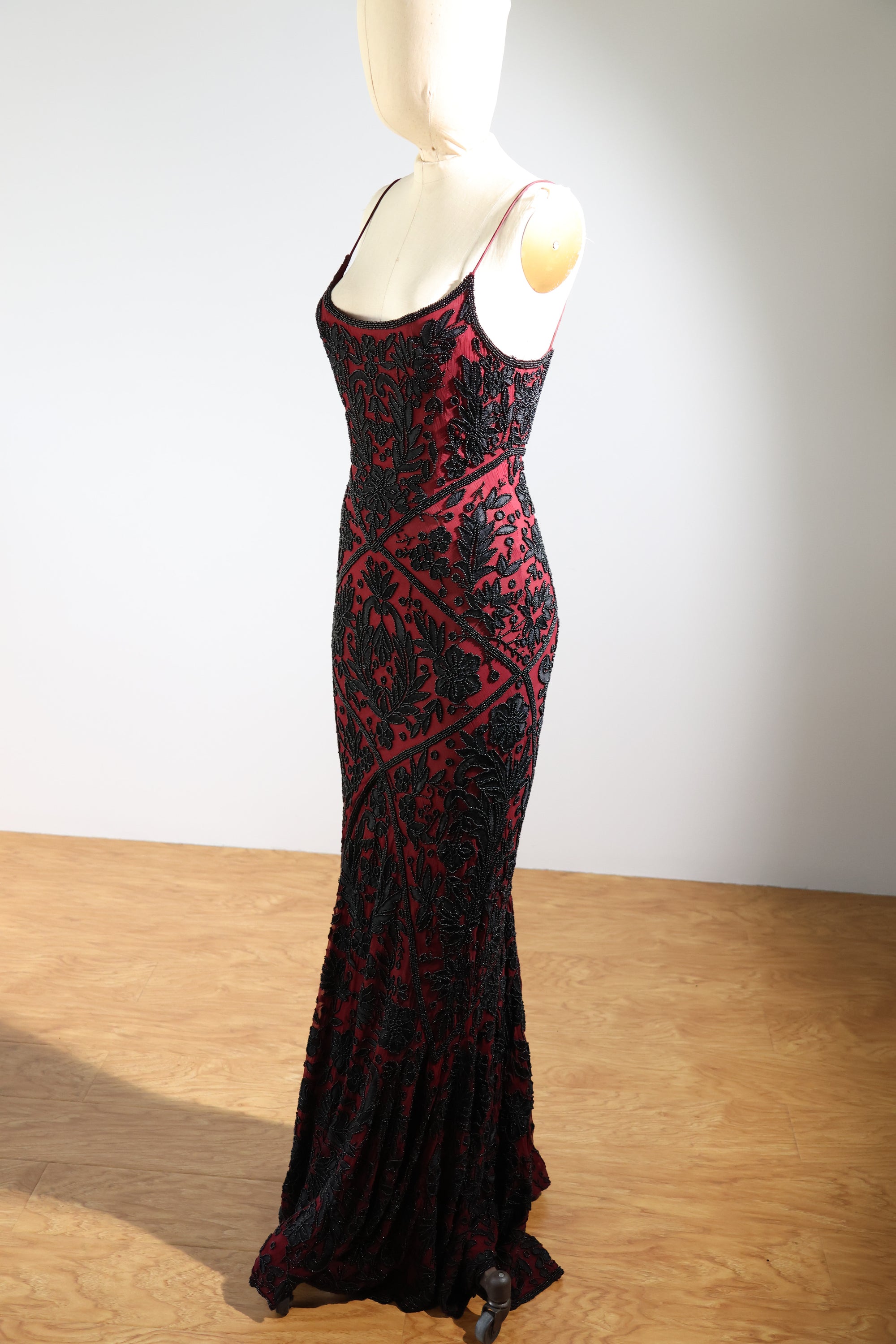 LES HABITUDES Daryl Regency Dress 67 — Burgundy / Black