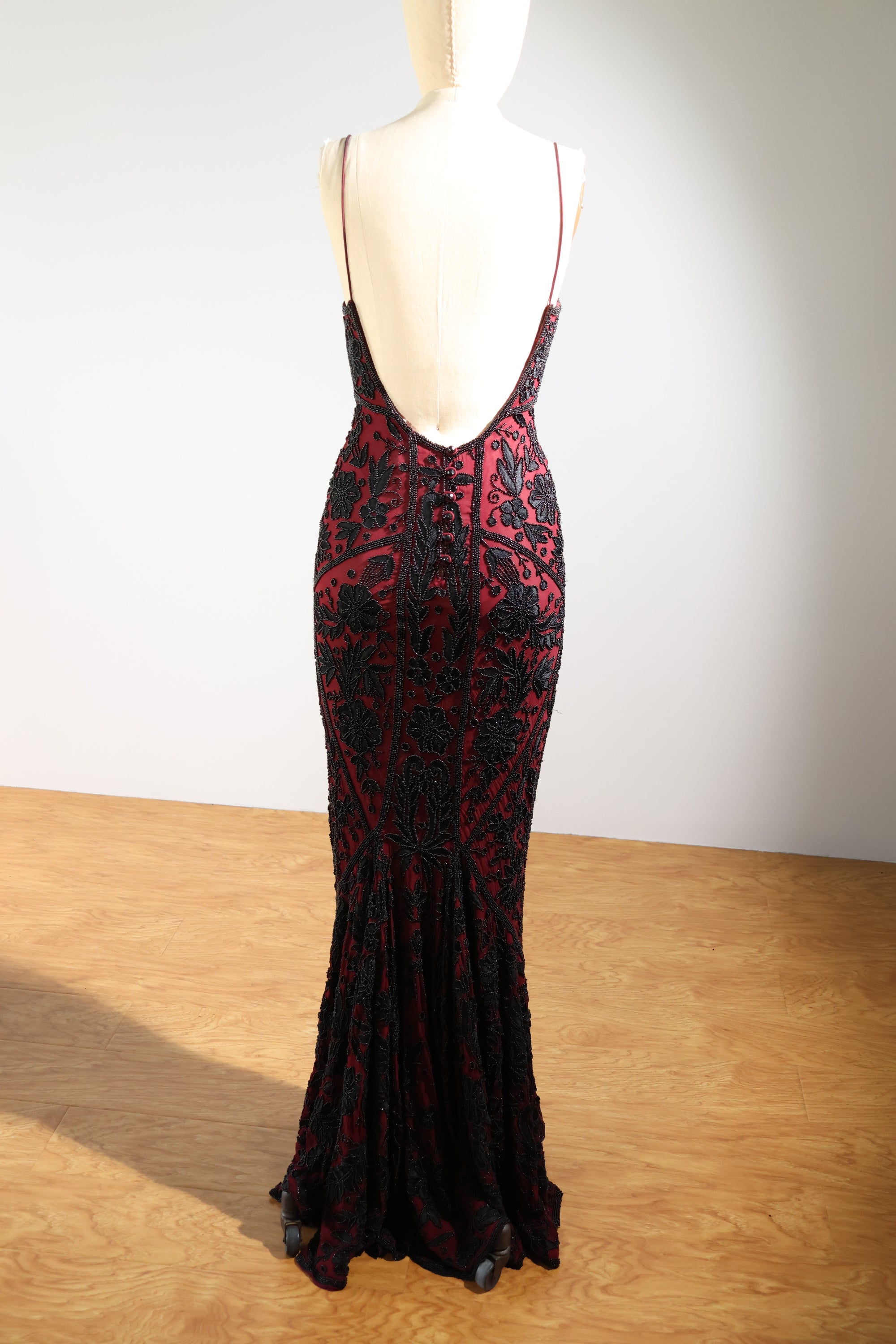 LES HABITUDES Daryl Regency Dress 67 — Burgundy / Black