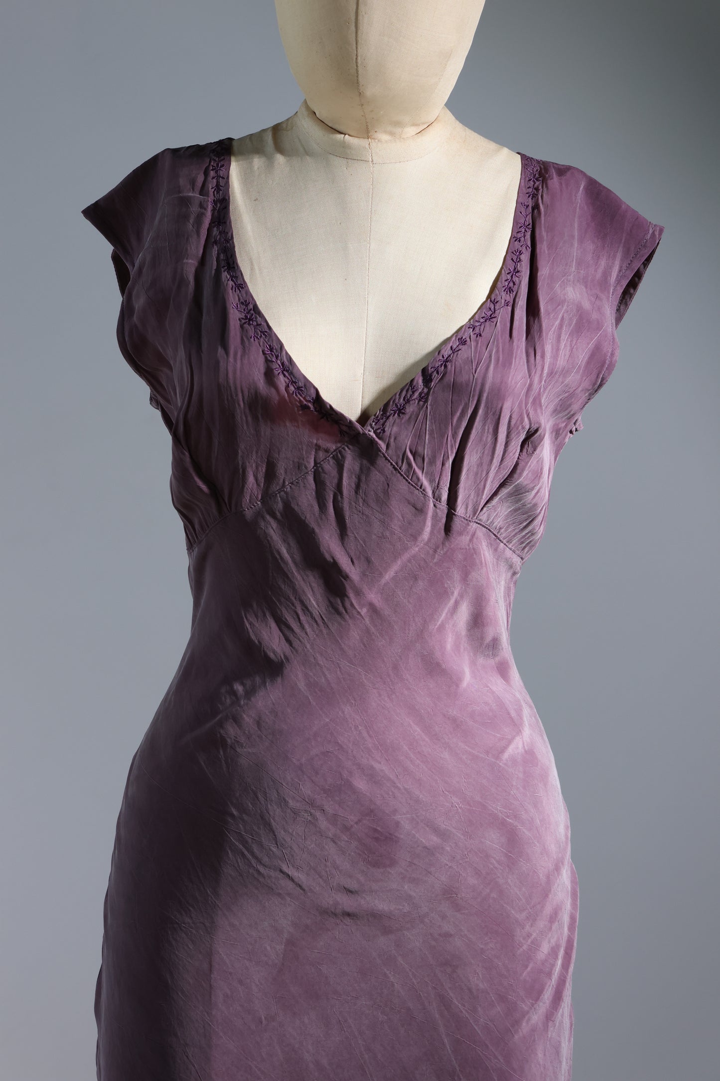 Les Habitudes Fifi Short Dress With Embroidered Flowers - Purple