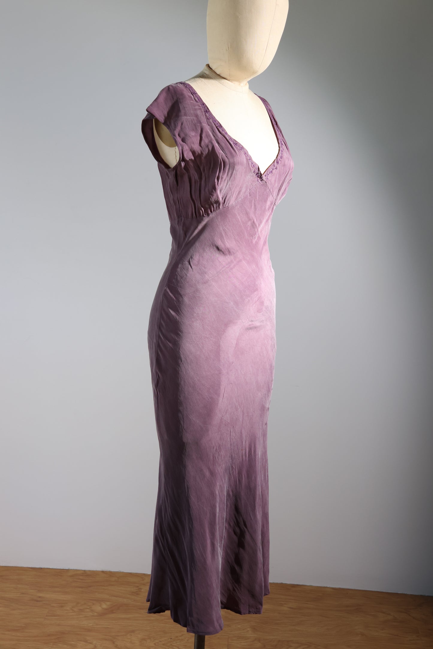 Les Habitudes Fifi Short Dress With Embroidered Flowers - Purple