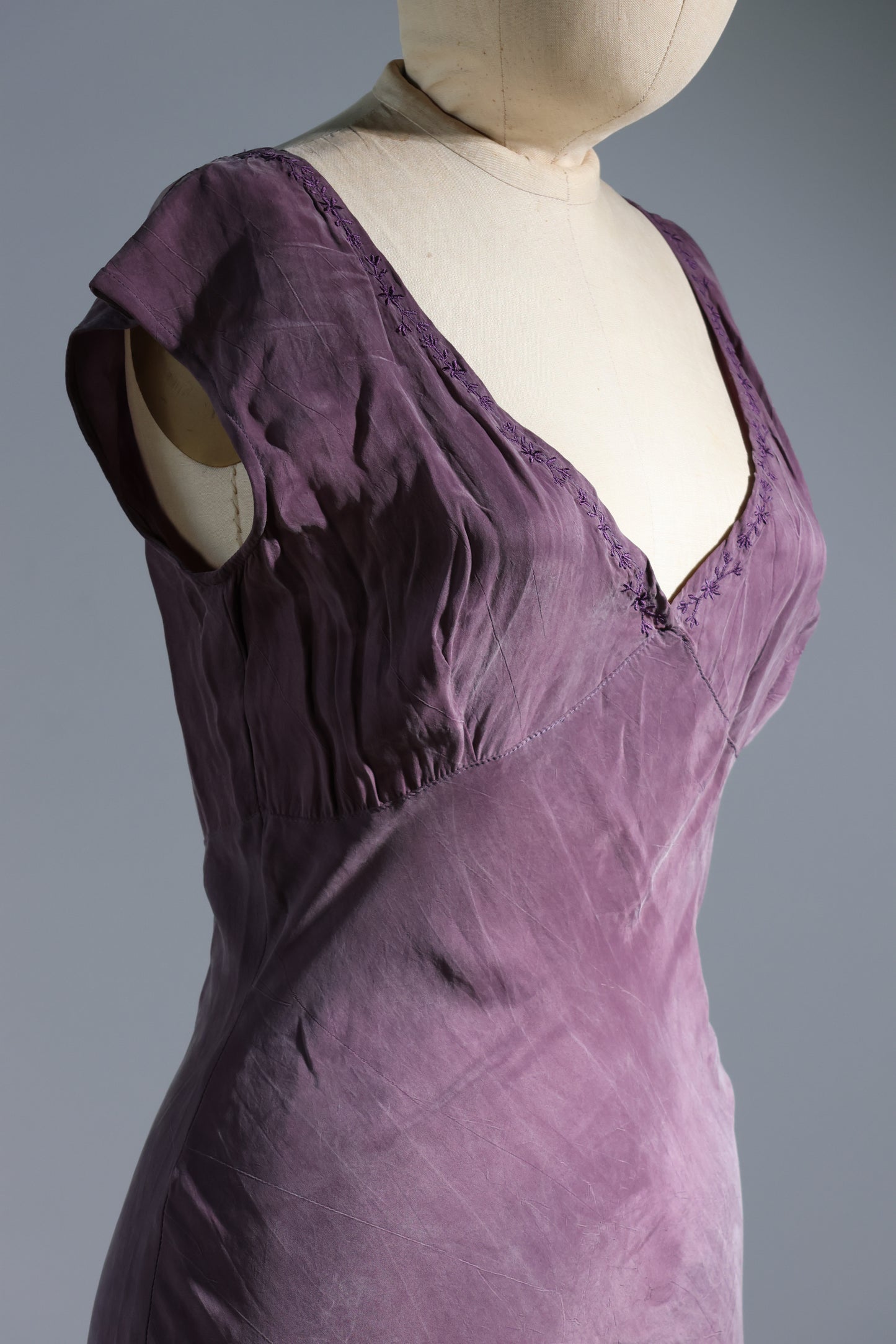 Les Habitudes Fifi Short Dress With Embroidered Flowers - Purple