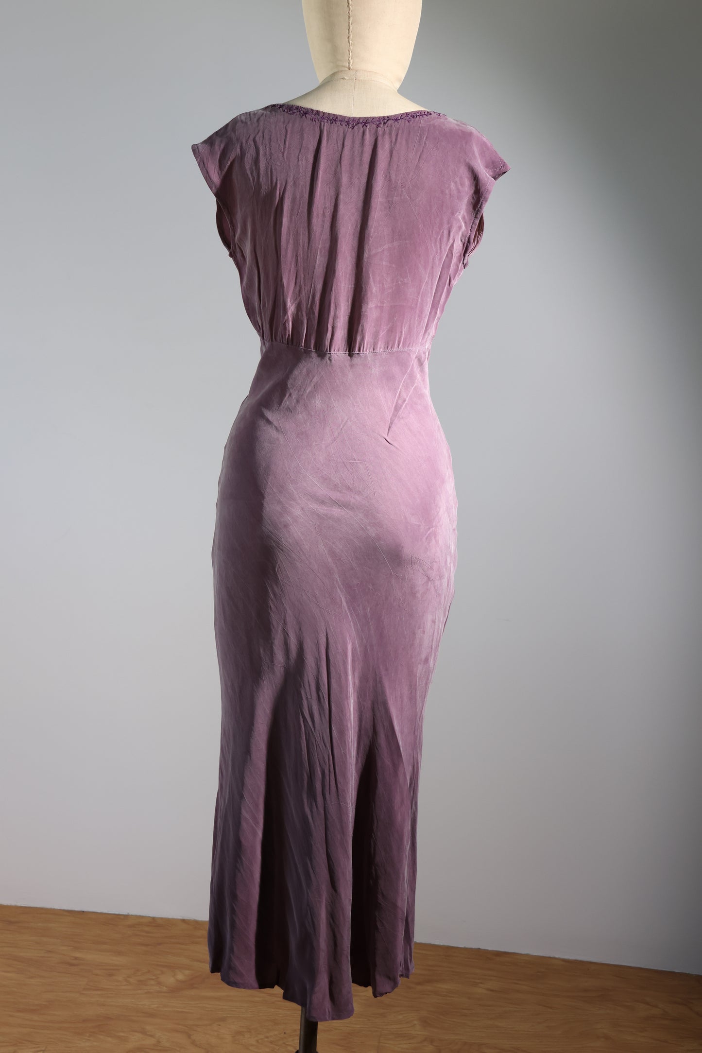 Les Habitudes Fifi Short Dress With Embroidered Flowers - Purple