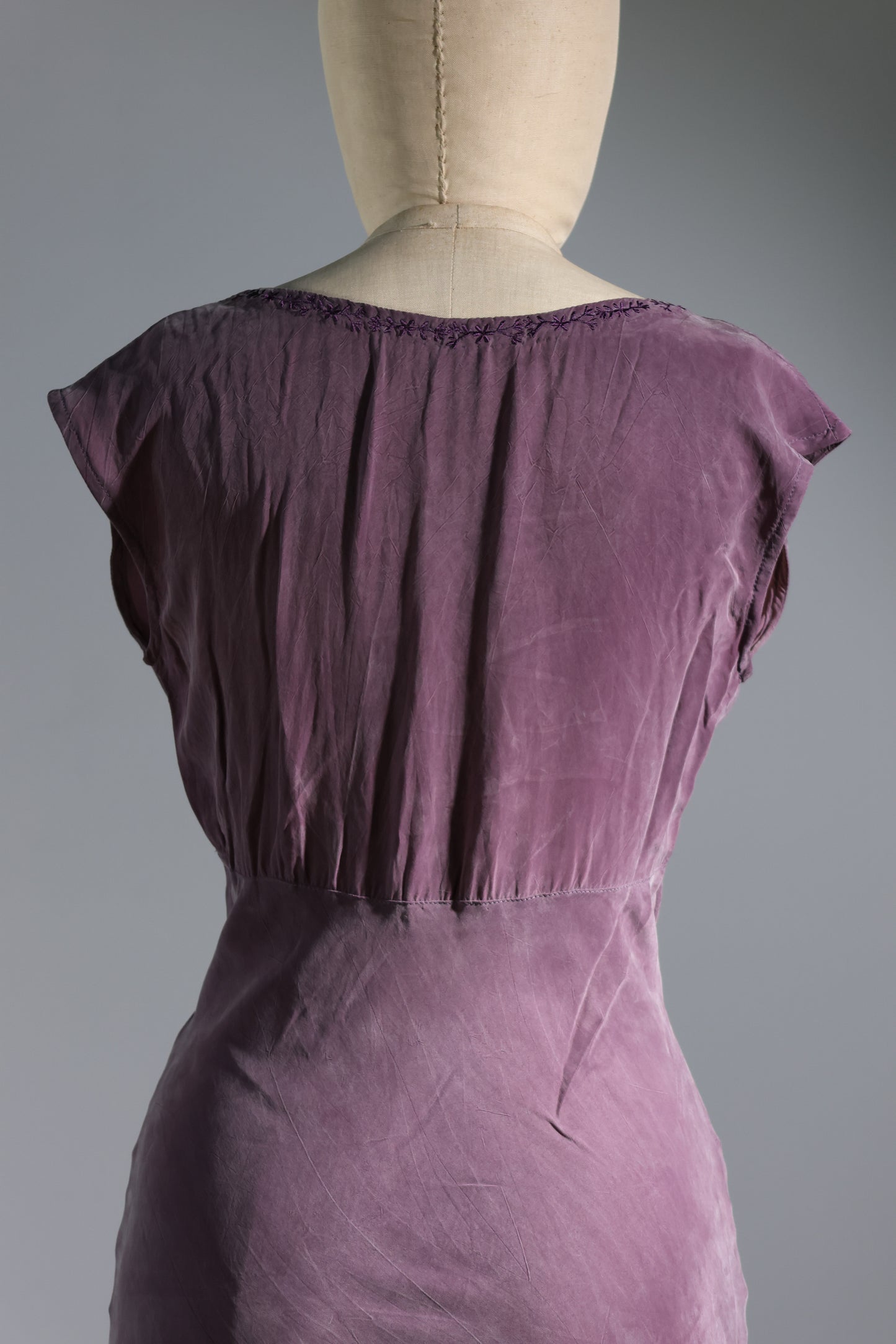 Les Habitudes Fifi Short Dress With Embroidered Flowers - Purple