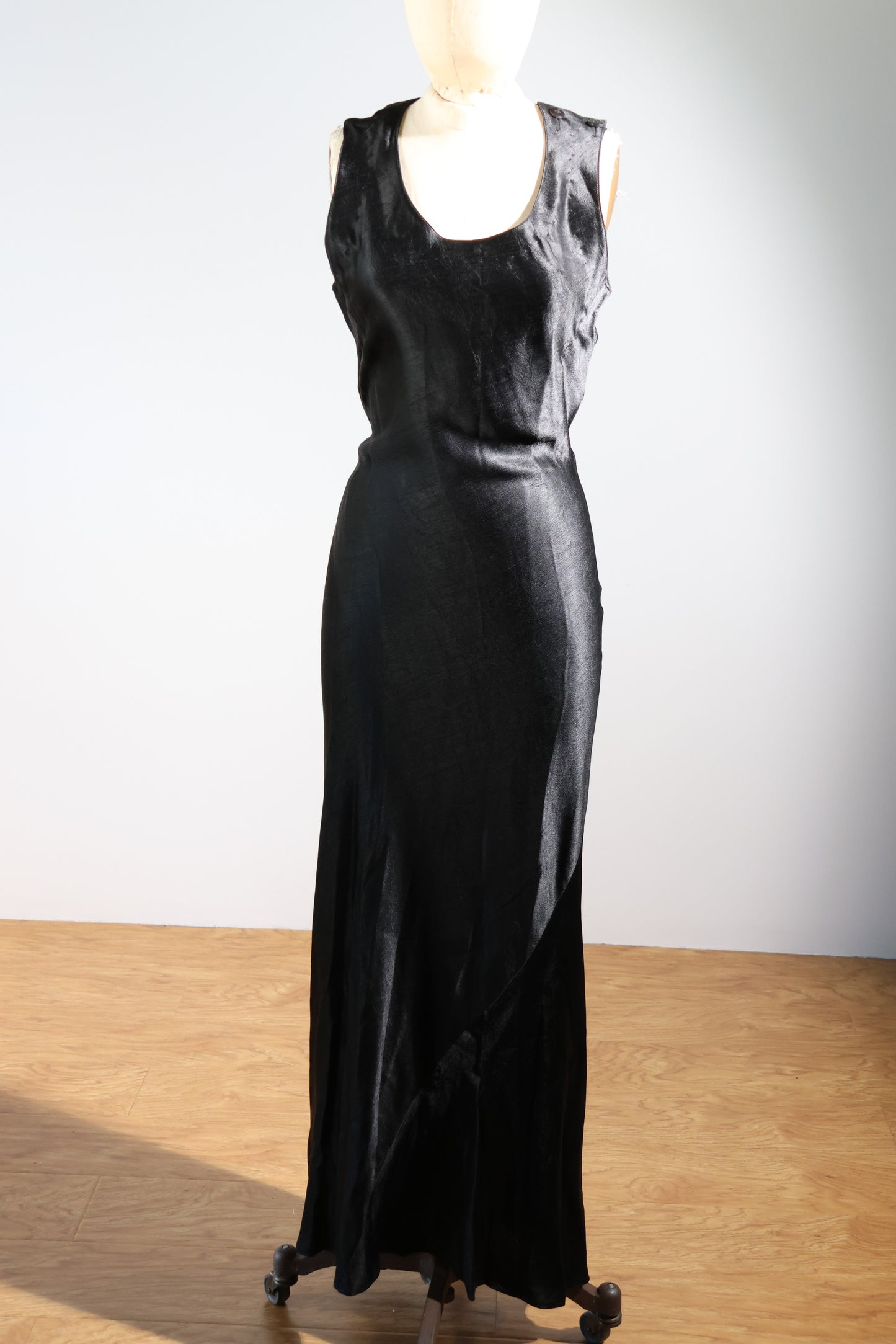 Les Habitudes Two Button Dress - Satin Black