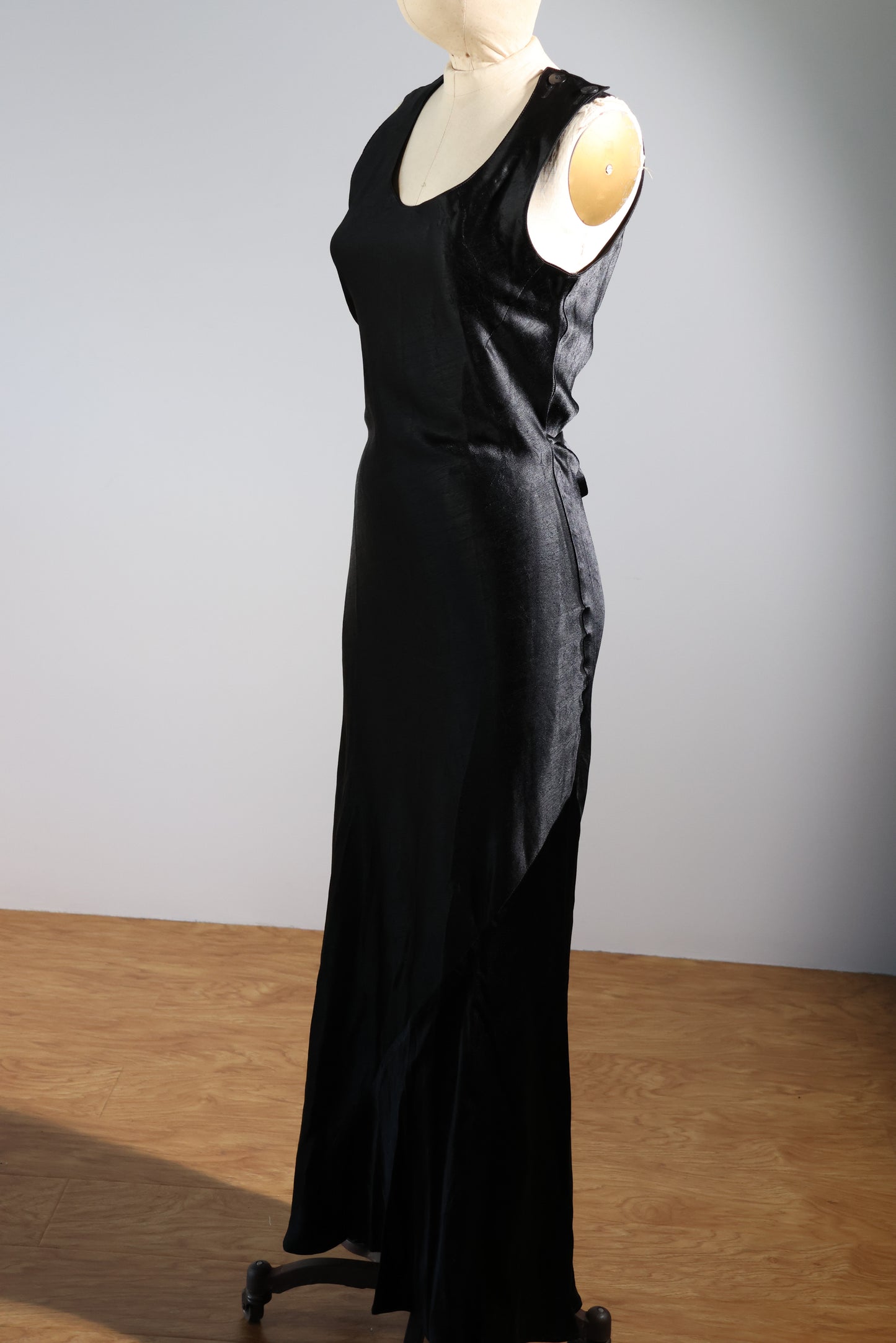 Les Habitudes Two Button Dress - Satin Black