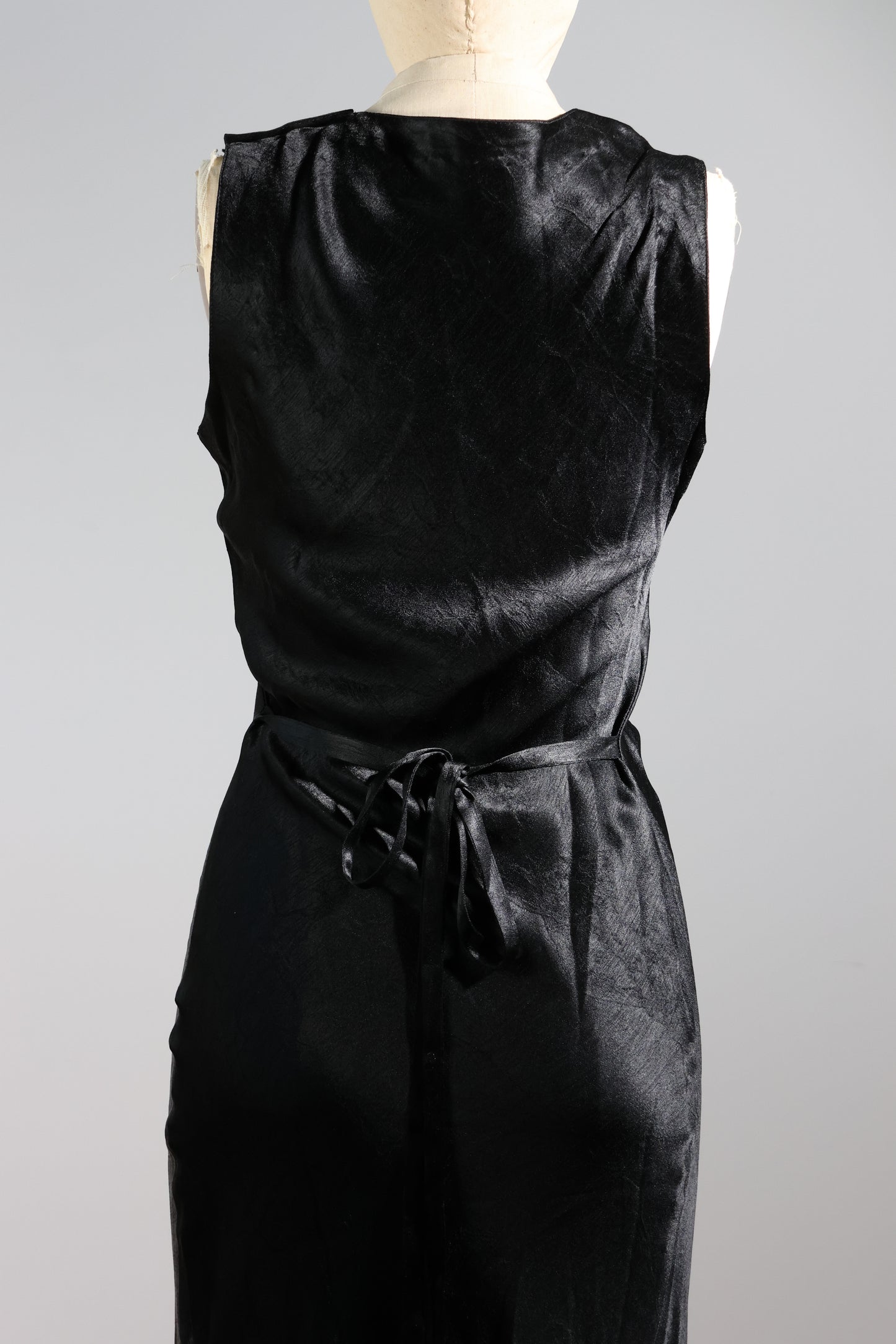 Les Habitudes Two Button Dress - Satin Black