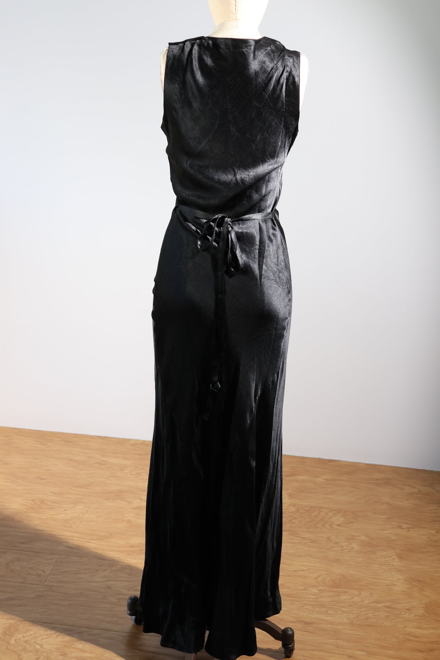 Les Habitudes Two Button Dress - Satin Black