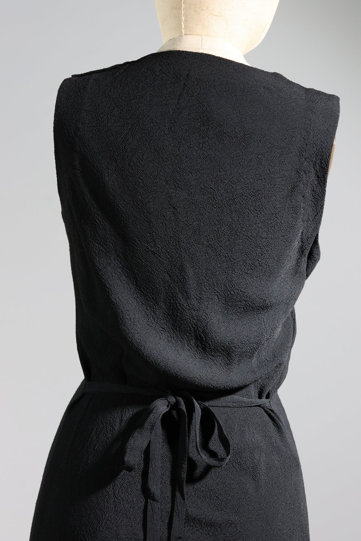 LES HABITUDES Two-Button Dress — Black