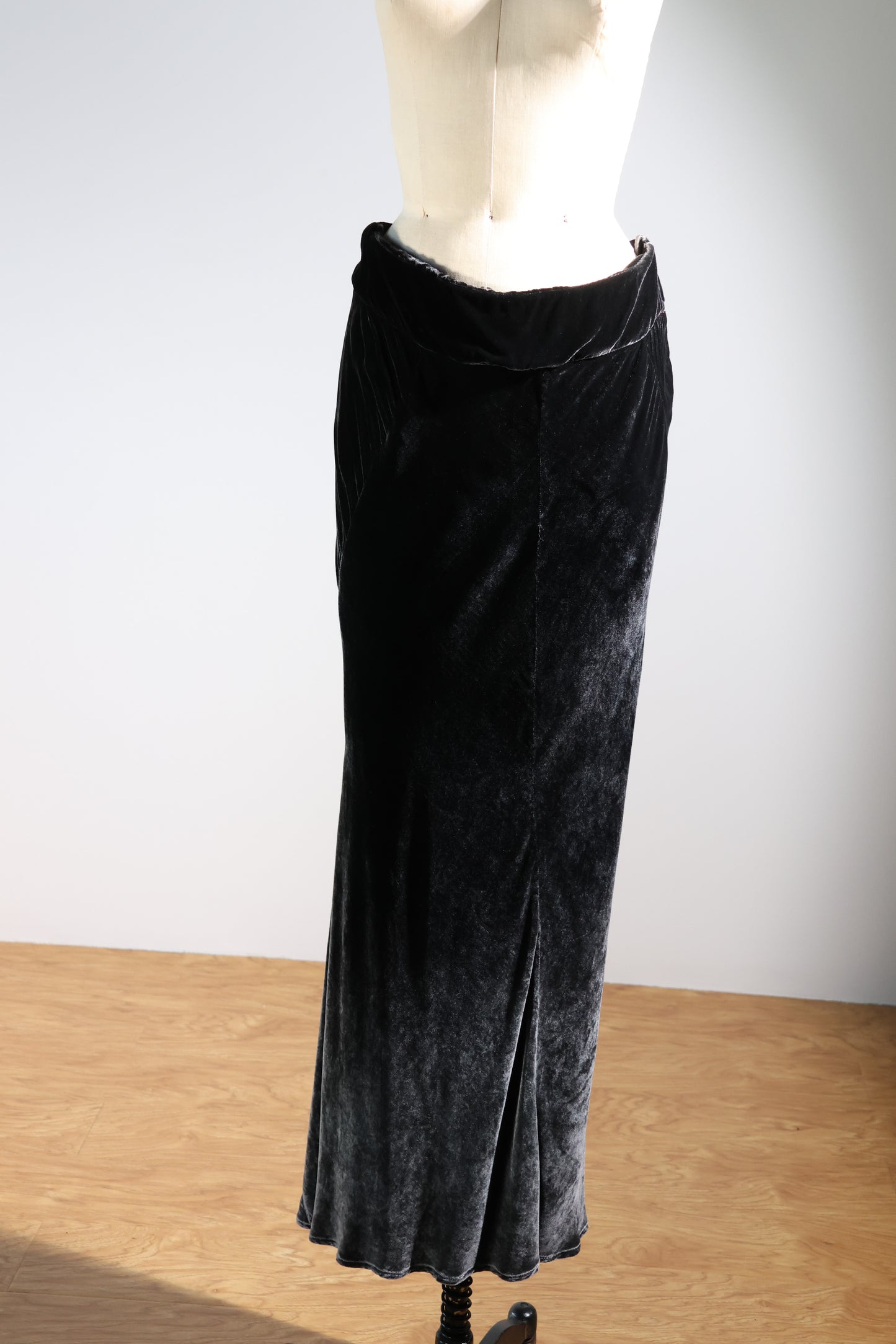 Masnada LDS Long Velvet Skirt - Black Shadow