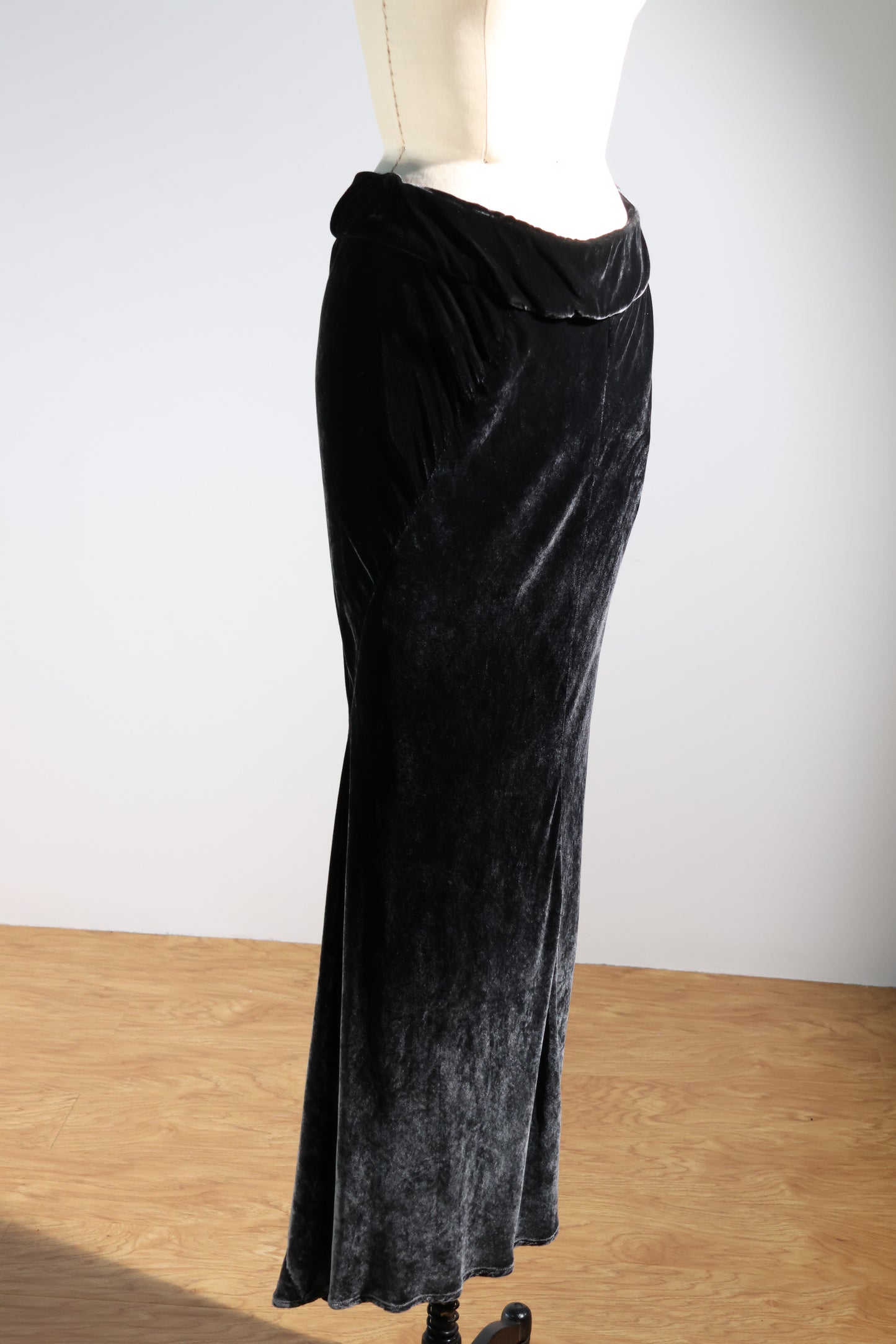 Masnada LDS Long Velvet Skirt - Black Shadow