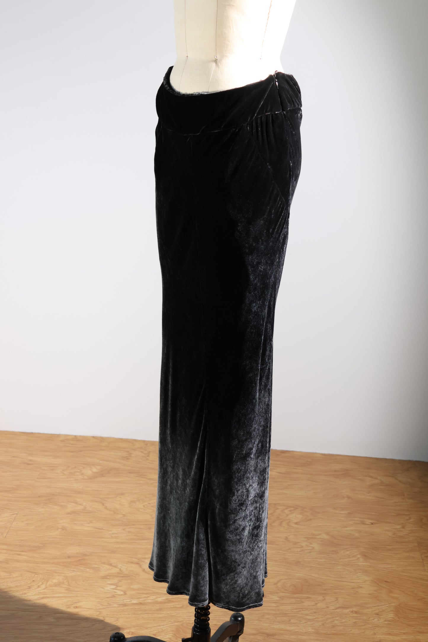 Masnada LDS Long Velvet Skirt - Black Shadow