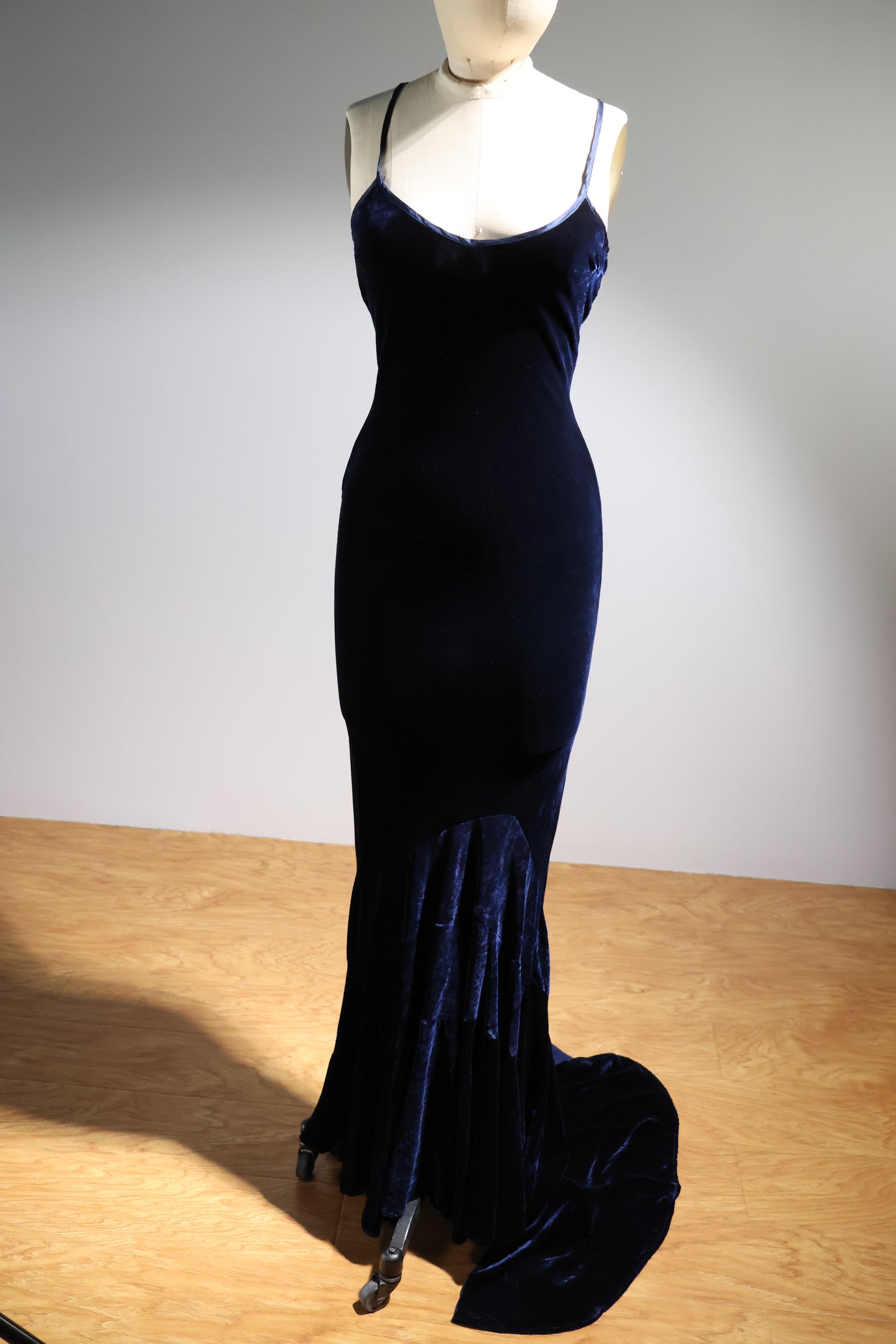 Les Habitudes Velvet Train Dress Long - Navy Blue