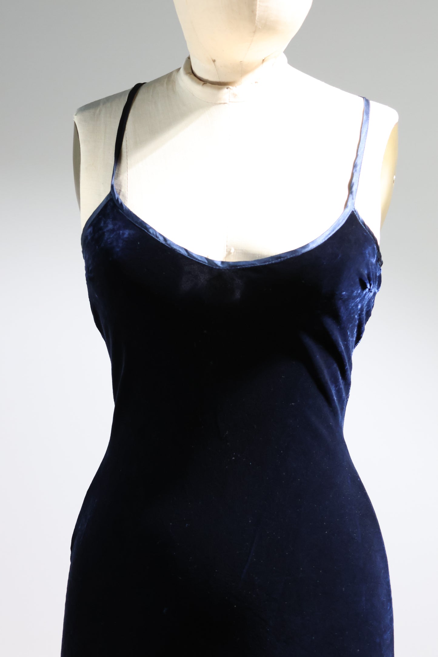 Les Habitudes Velvet Train Dress Long - Navy Blue