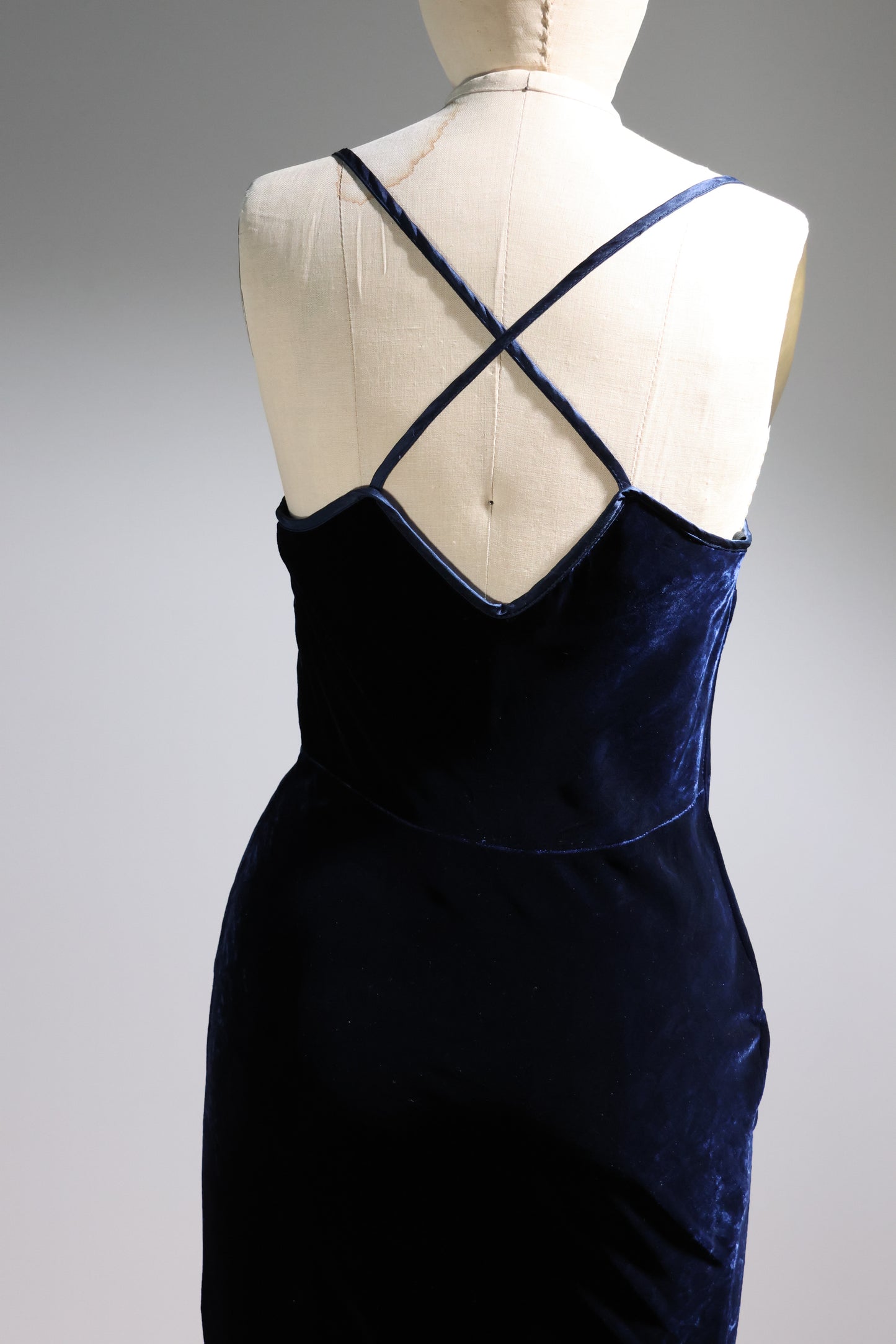 Les Habitudes Velvet Train Dress Long - Navy Blue