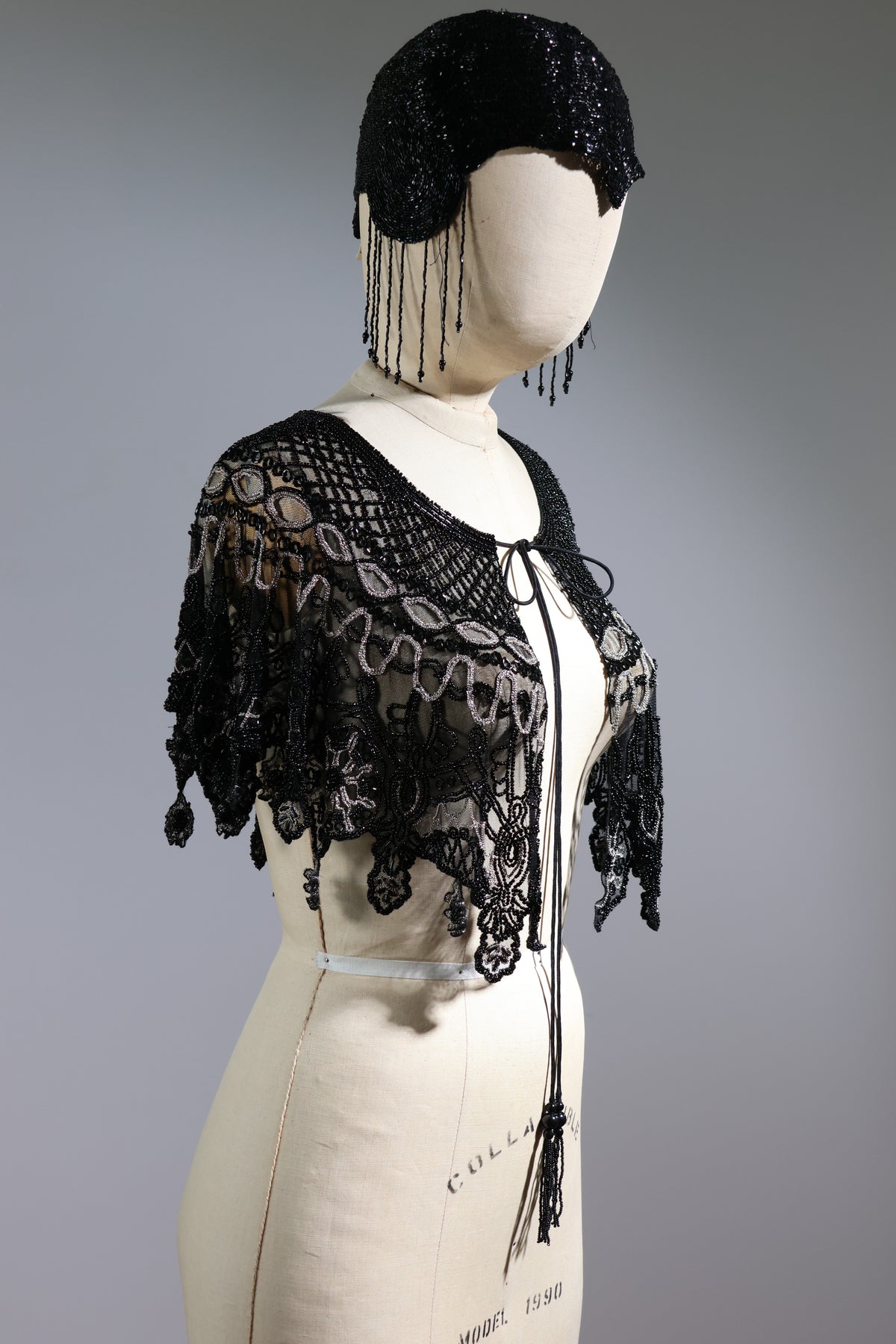LES HABITUDES Beaded Capelet — Black