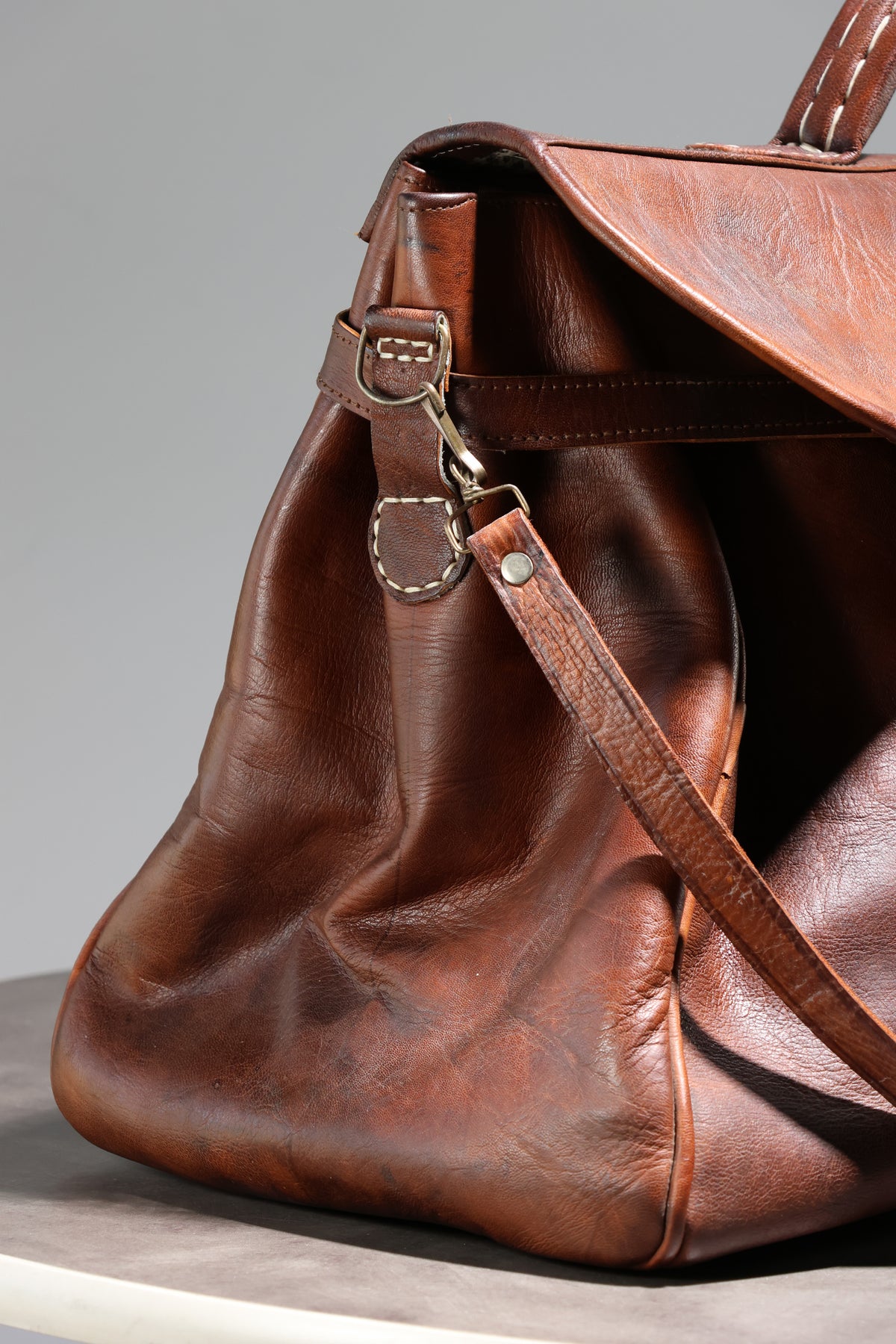 Large Hand-Sewn Camel Leather Travel Bag