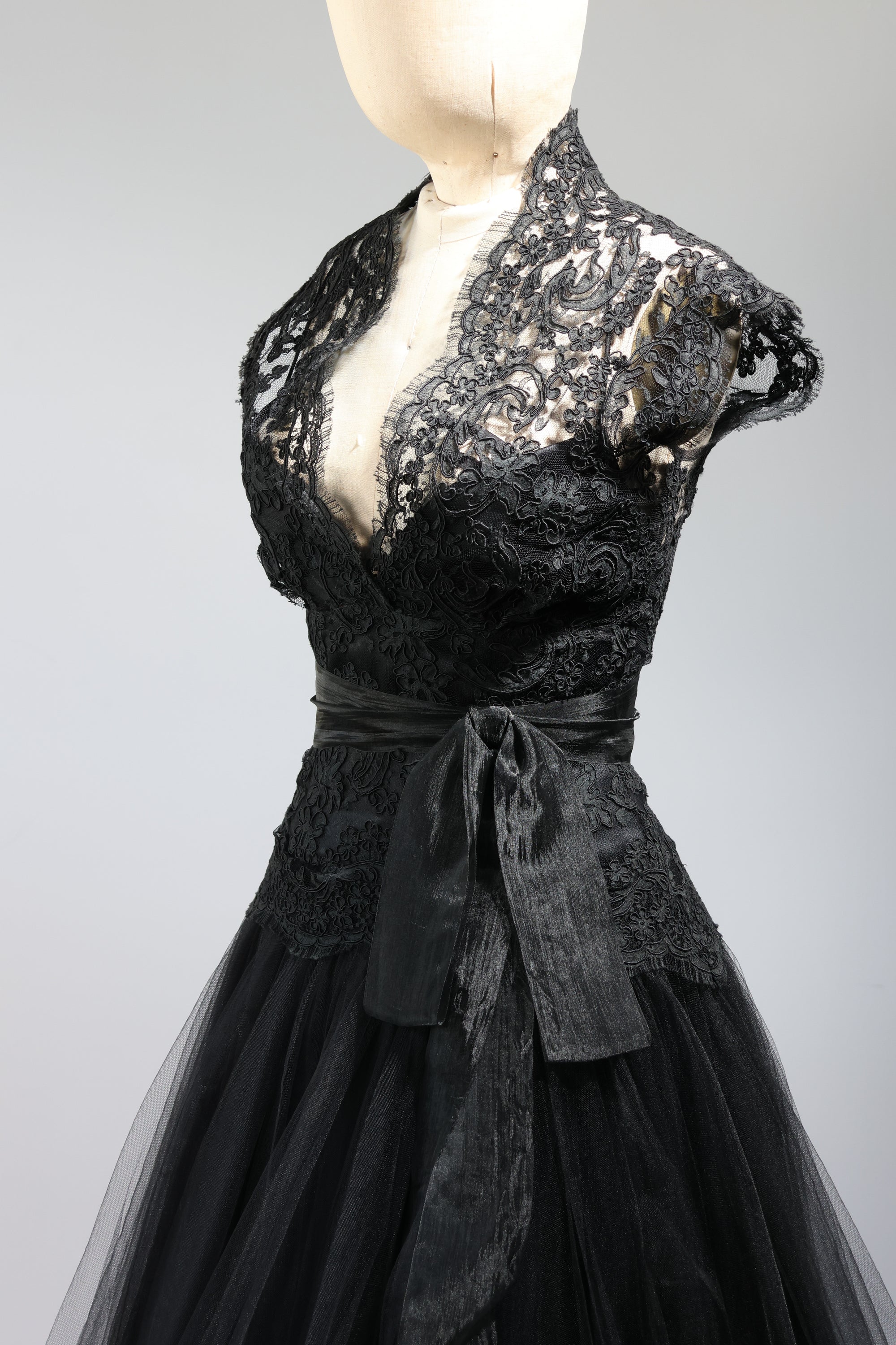 LES HABITUDES Grace Long Silk Tulle Dress DR217 — Black