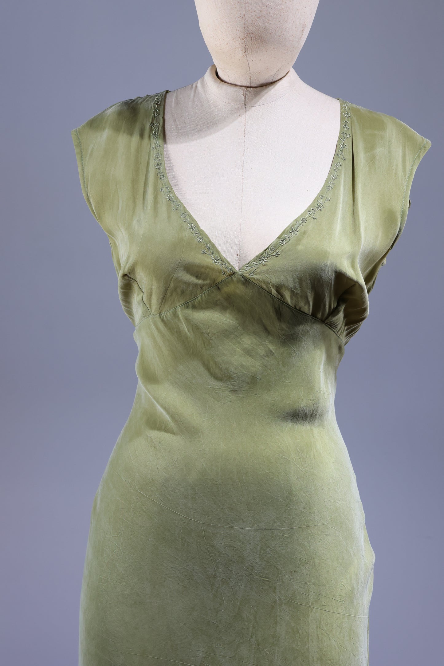 Les Habitudes Fifi Dress With Embroidered Flowers - Green Sueded
