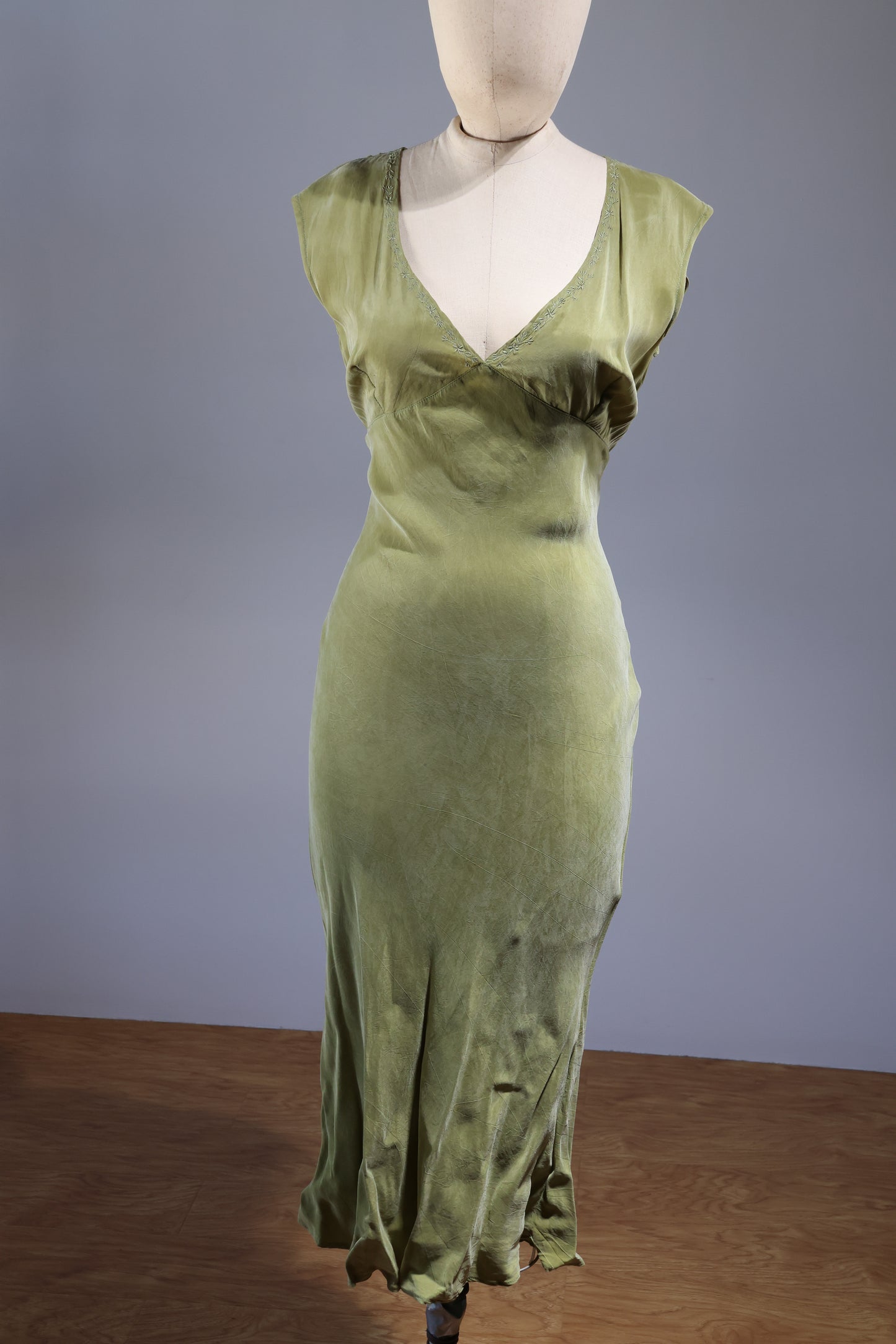 Les Habitudes Fifi Dress With Embroidered Flowers - Green Sueded